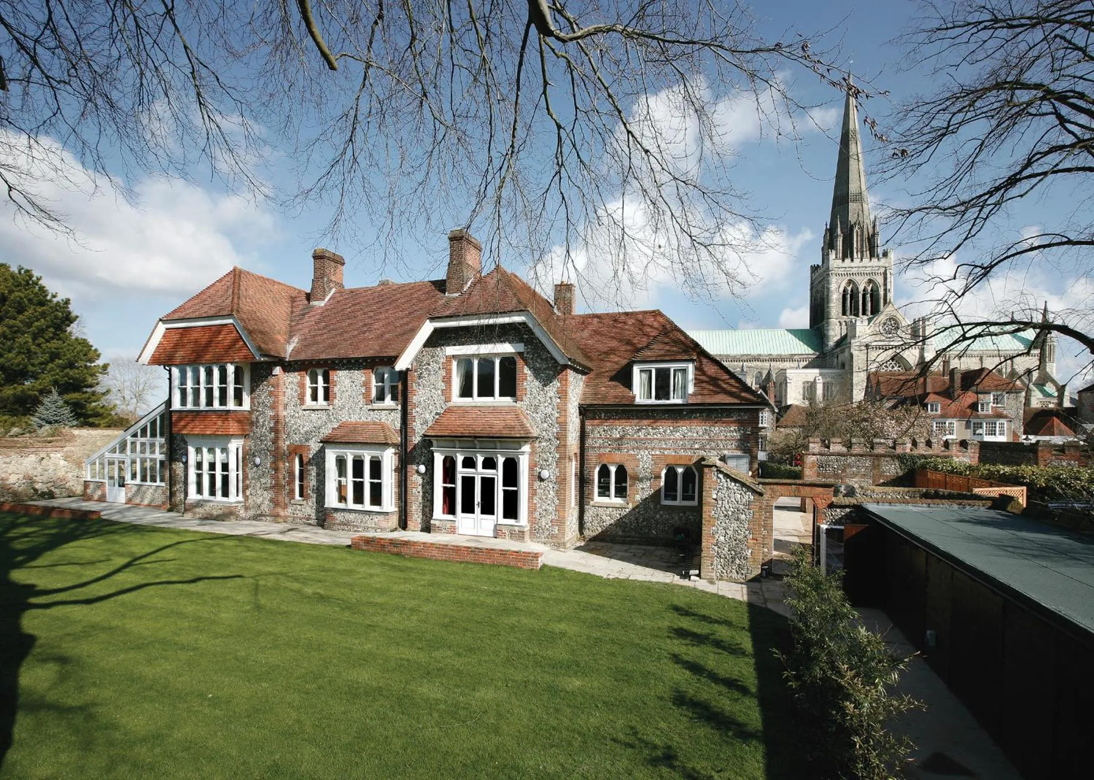 Property building in 4 Canon Lane
