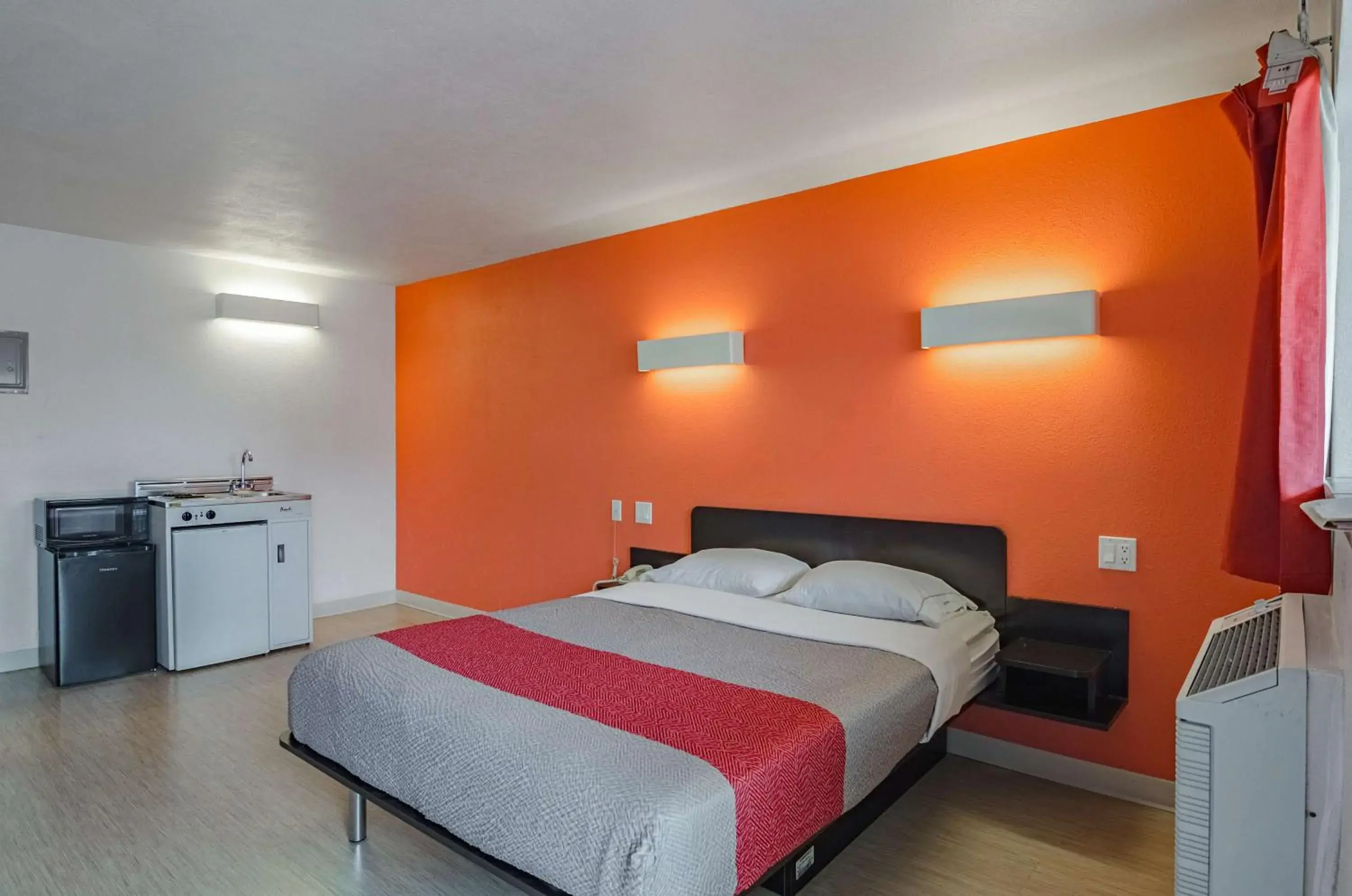 Bedroom, Bed in Motel 6 Riverton WY Bedroom, Bed in Motel 6 Riverton WY