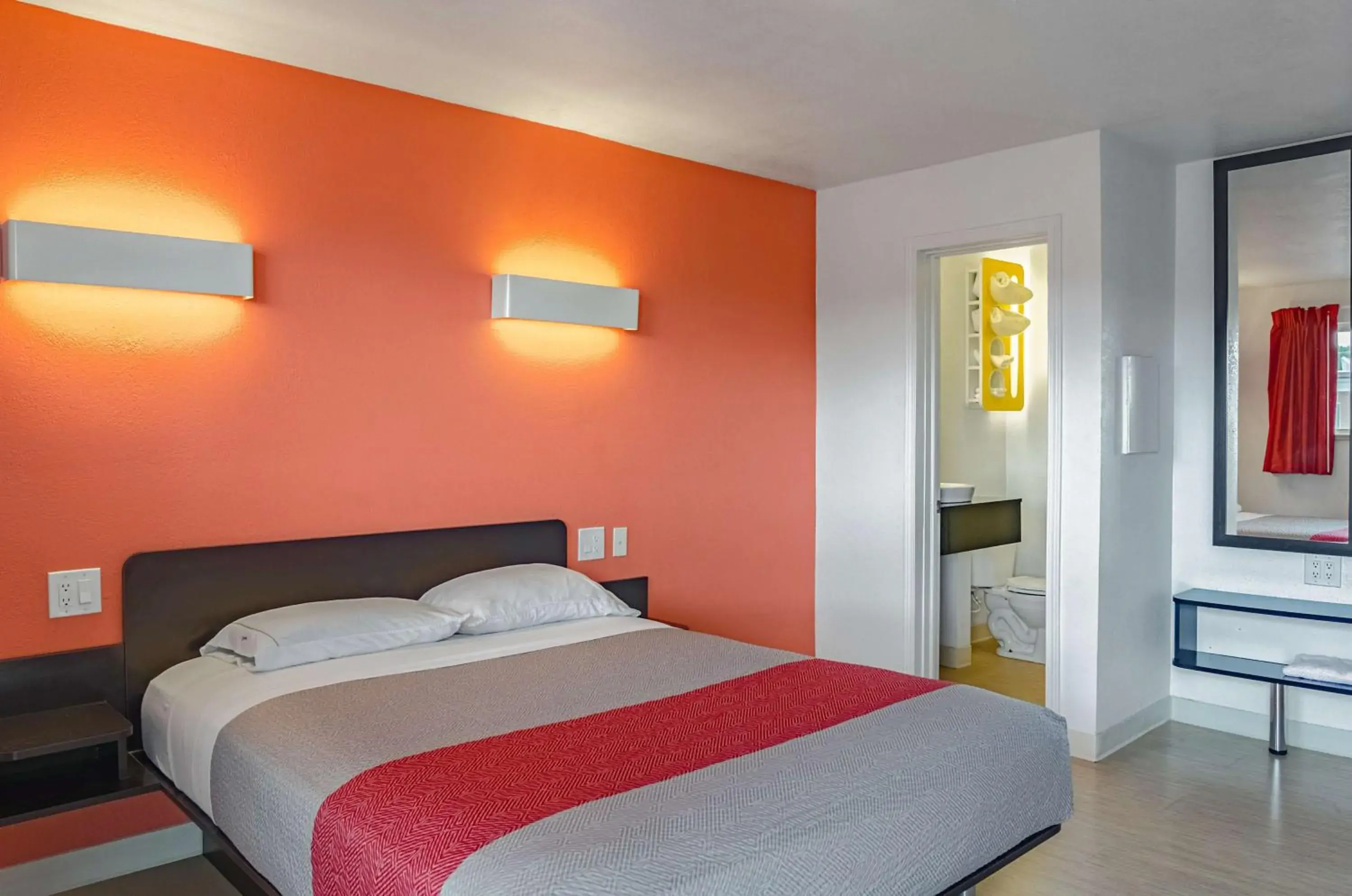 Bedroom, Bed in Motel 6 Riverton WY Bedroom, Bed in Motel 6 Riverton WY