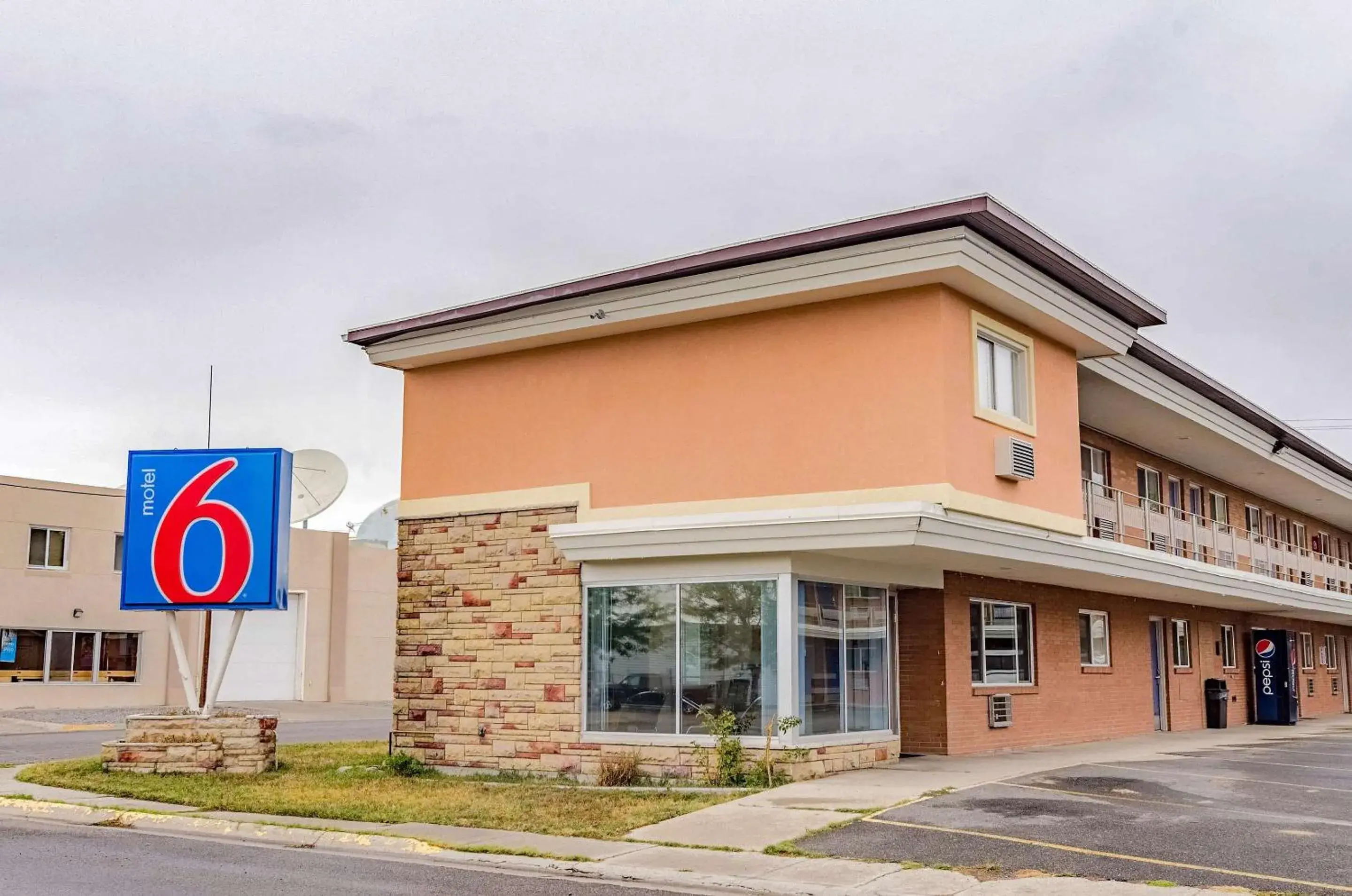 Property building in Motel 6 Riverton WY Property building in Motel 6 Riverton WY