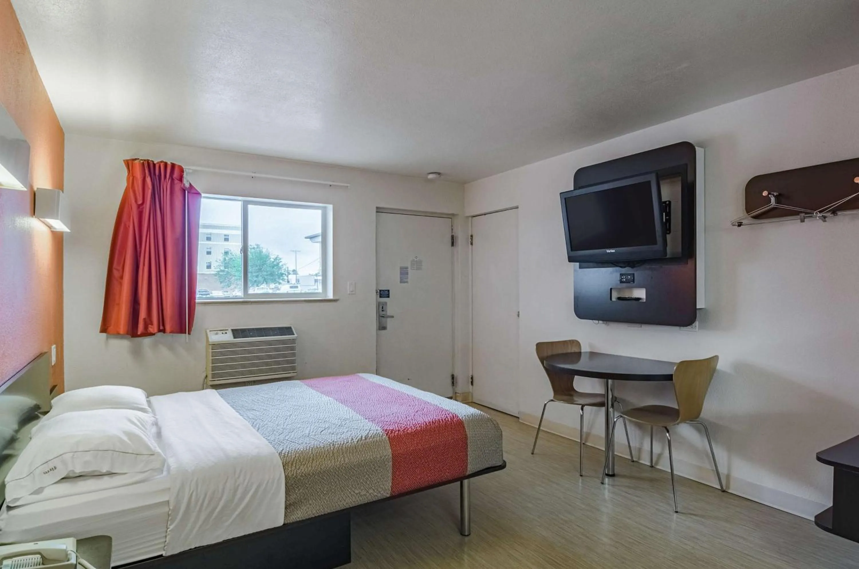 Bedroom, Bed in Motel 6 Riverton WY