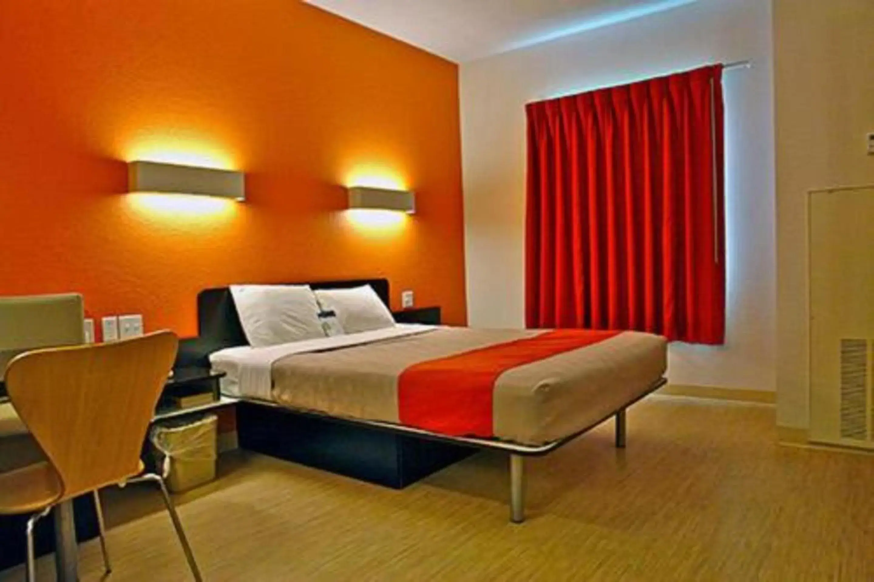 Seating area, Bed in Motel 6 Riverton WY Seating area, Bed in Motel 6 Riverton WY