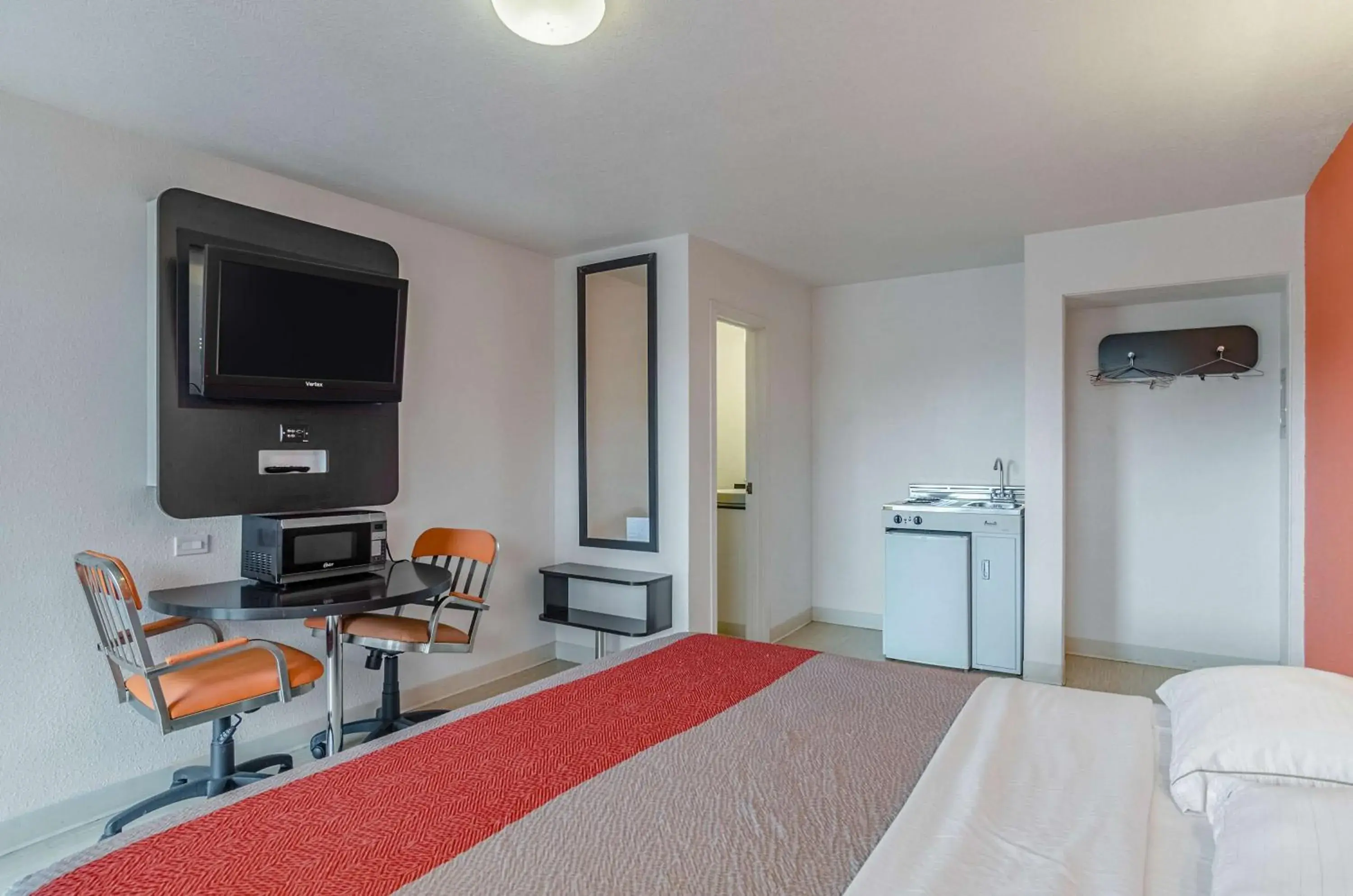 Bedroom, Bed in Motel 6 Riverton WY Bedroom, Bed in Motel 6 Riverton WY