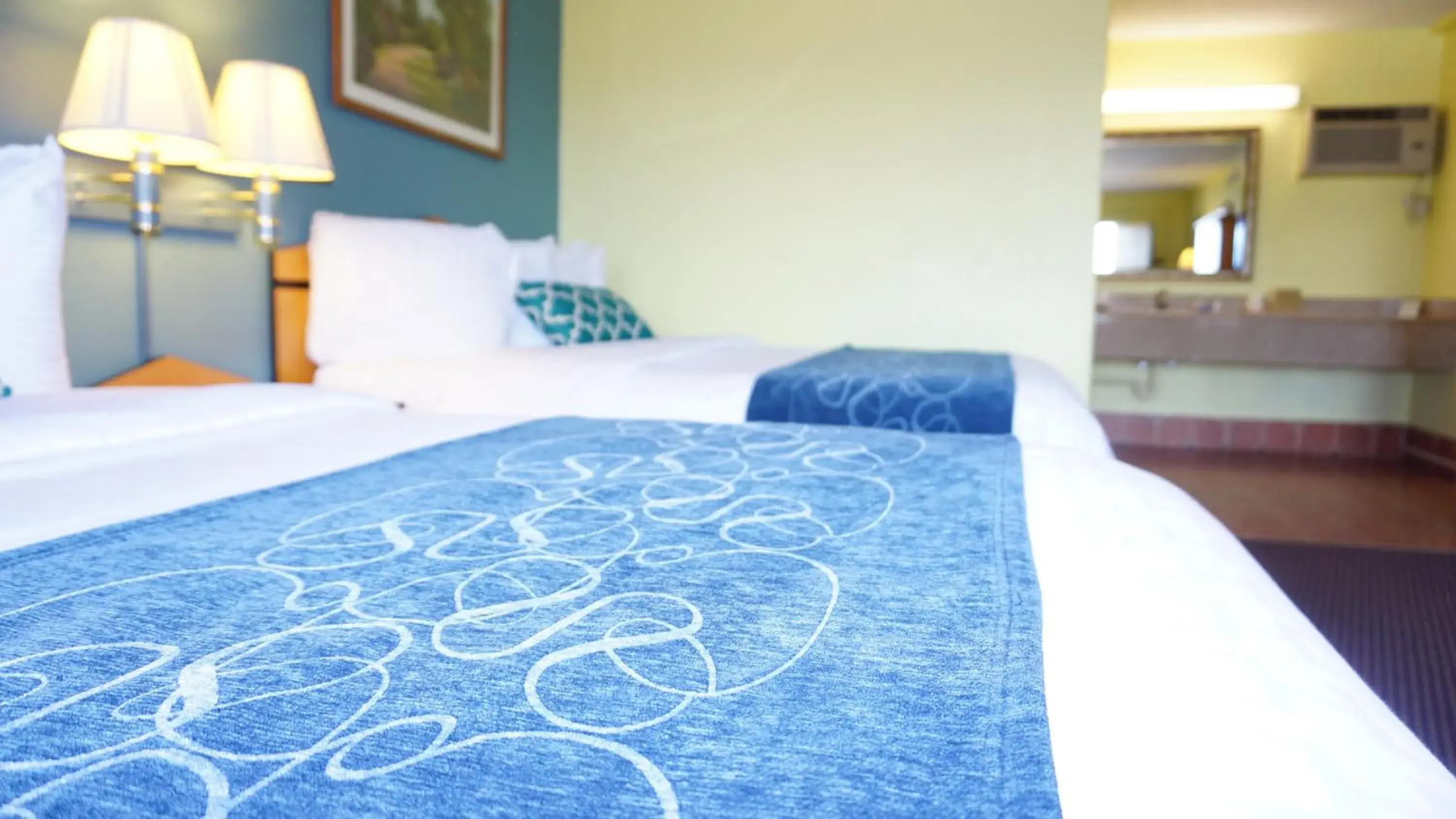 Queen Room with Two Queen Beds - Non-Smoking in Virginia Inn Queen Room with Two Queen Beds - Non-Smoking in Virginia Inn