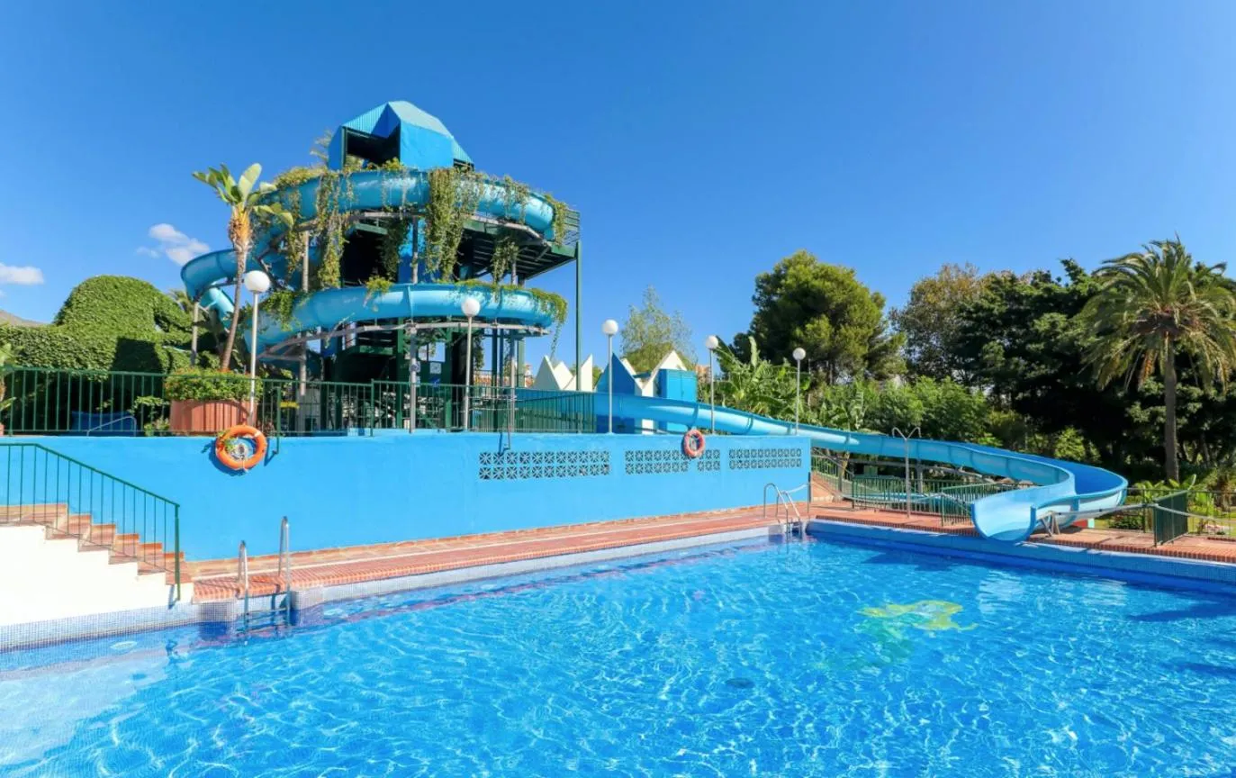 Swimming pool in Apartamentos Benal Beach Group