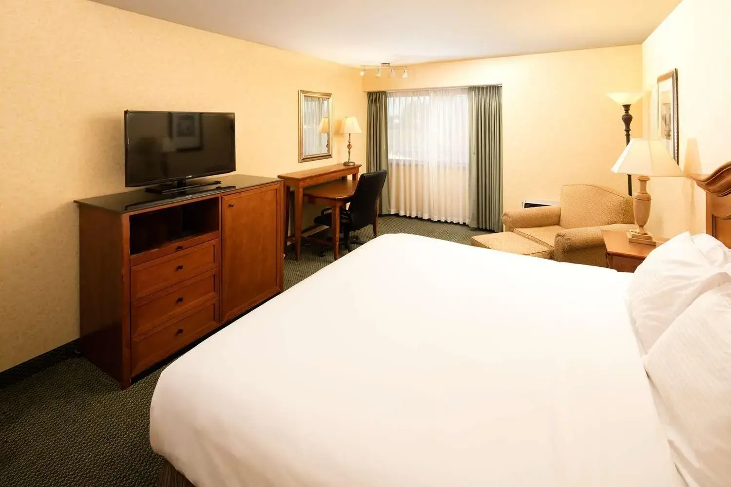 King Room - Disability Access in Red Lion Hotel Wenatchee City Center King Room - Disability Access in Red Lion Hotel Wenatchee City Center