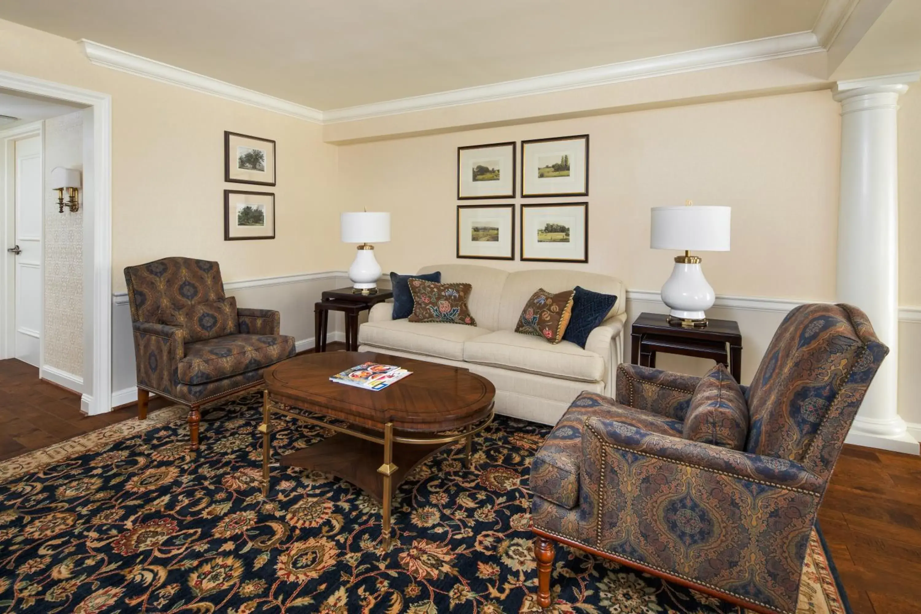 Living room in Washington Duke Inn & Golf Club Living room in Washington Duke Inn & Golf Club