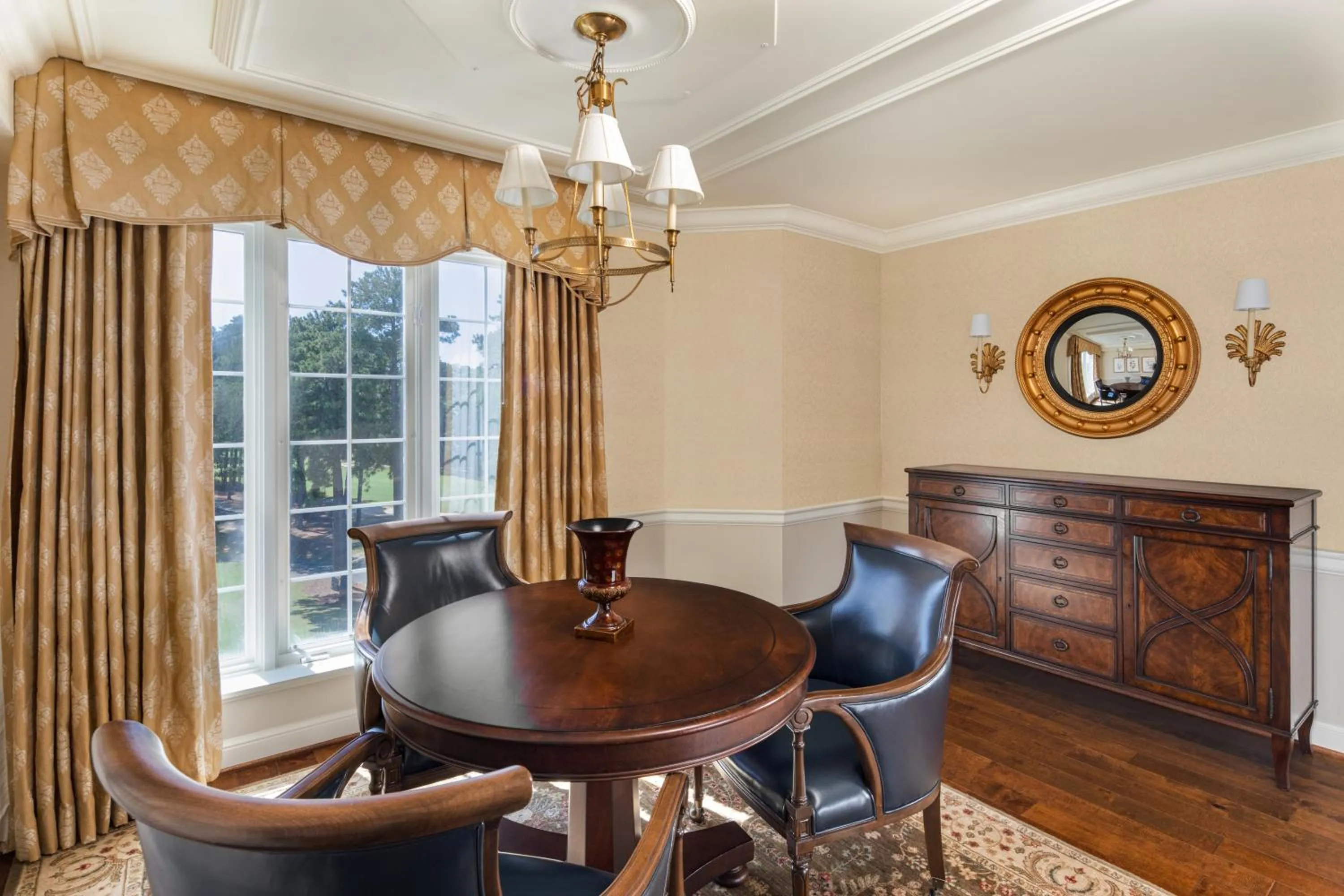 Seating area in Washington Duke Inn & Golf Club