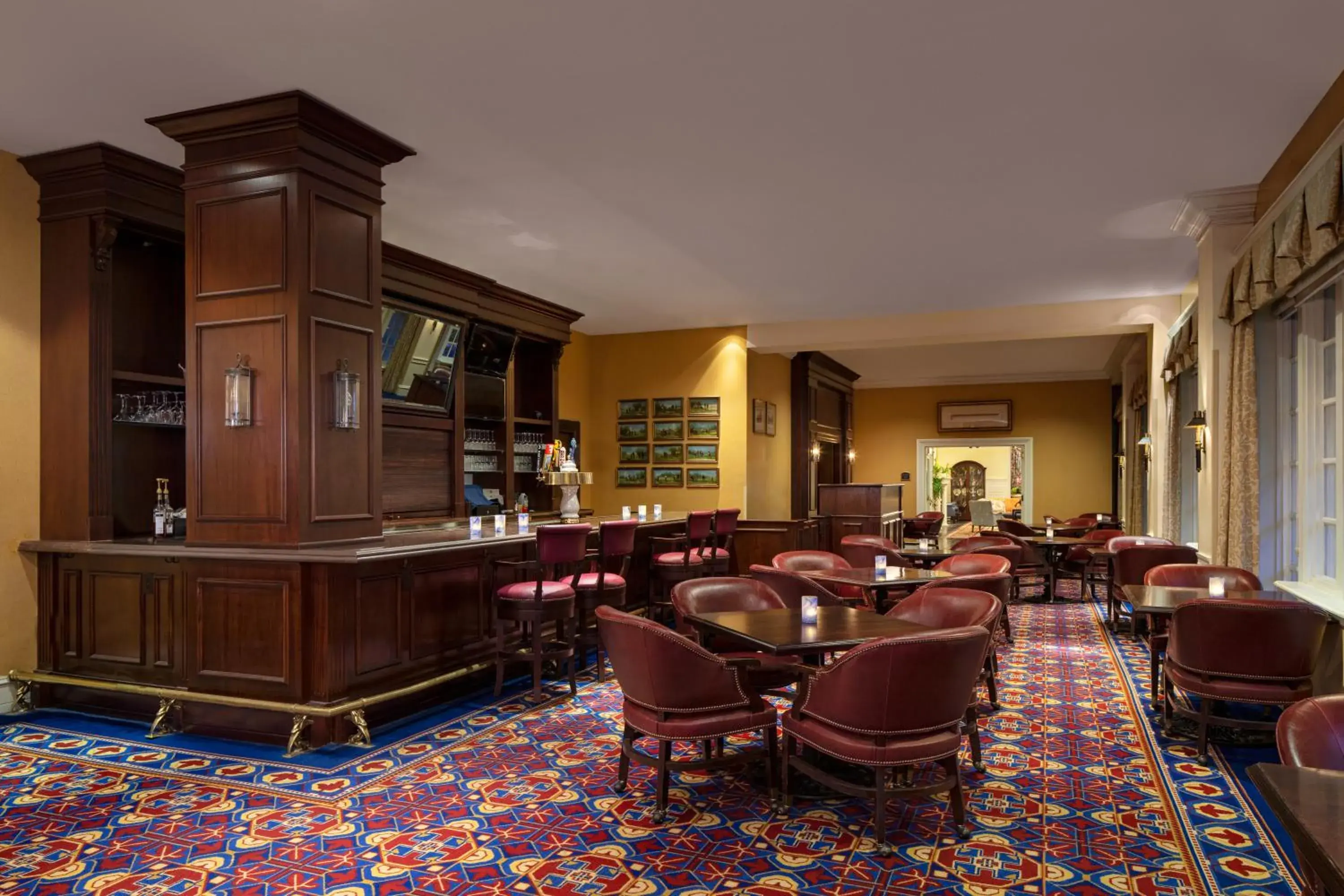 Lounge or bar in Washington Duke Inn & Golf Club Lounge or bar in Washington Duke Inn & Golf Club