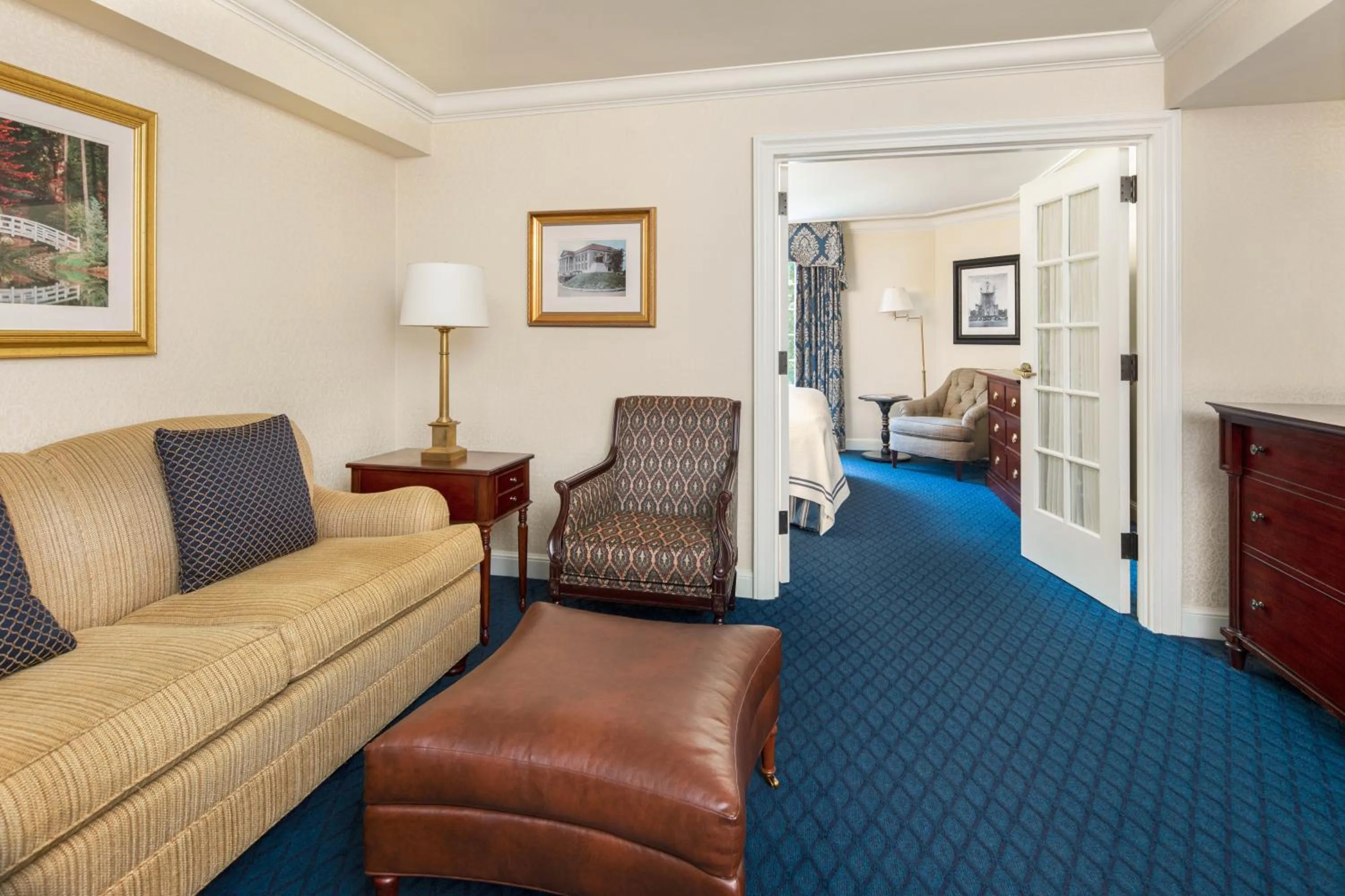 Living room in Washington Duke Inn & Golf Club