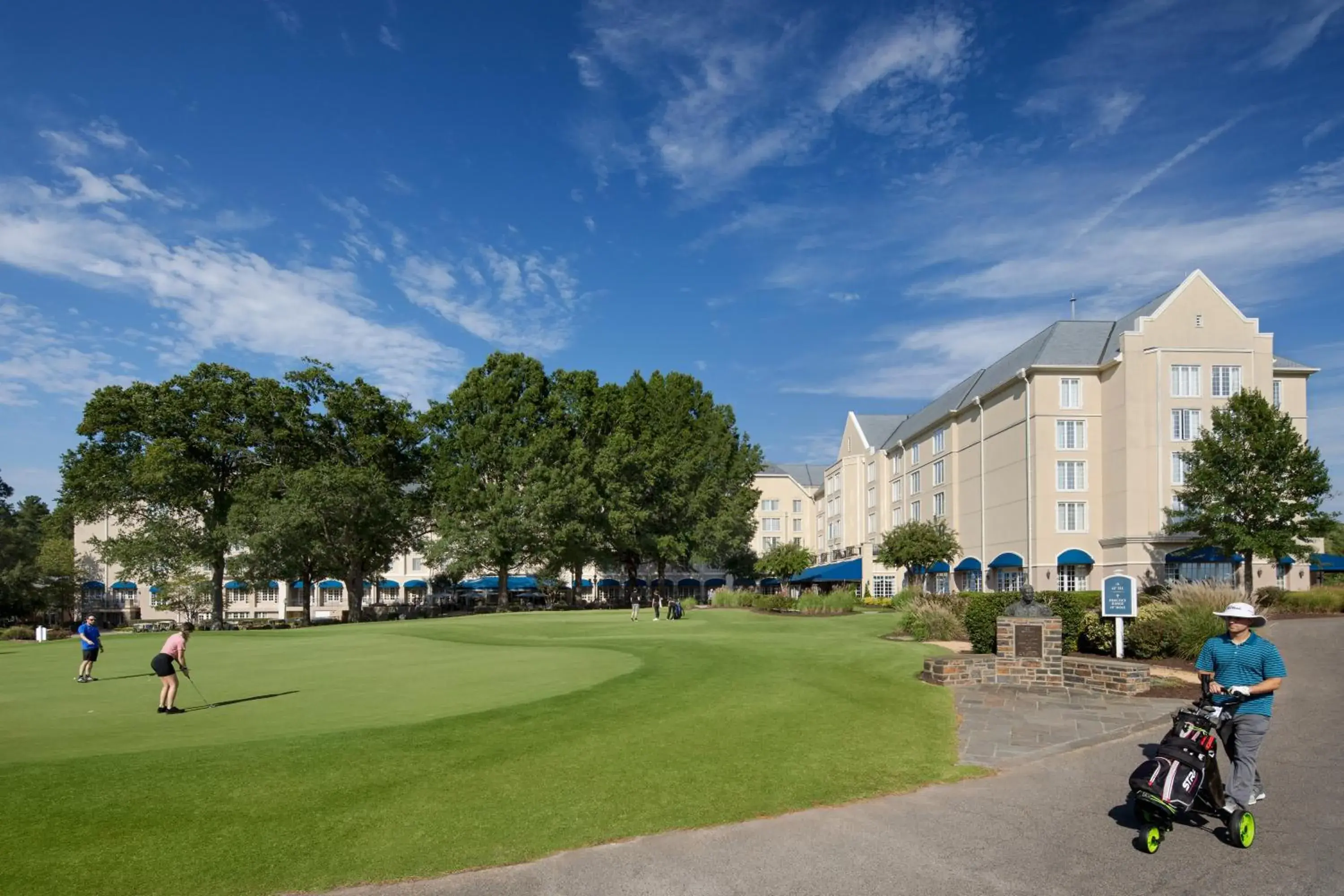 Property building in Washington Duke Inn & Golf Club Property building in Washington Duke Inn & Golf Club