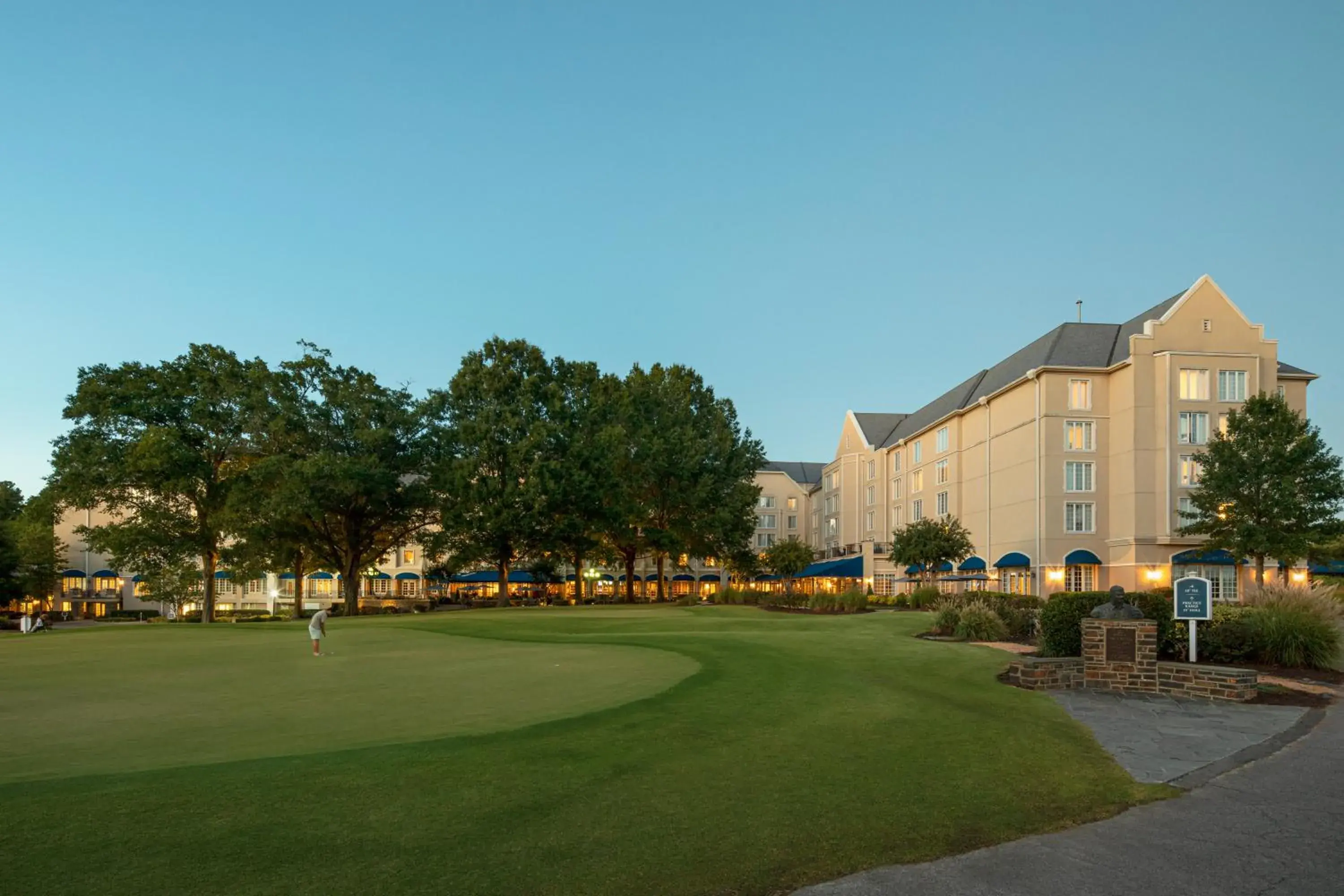 Property building in Washington Duke Inn & Golf Club Property building in Washington Duke Inn & Golf Club