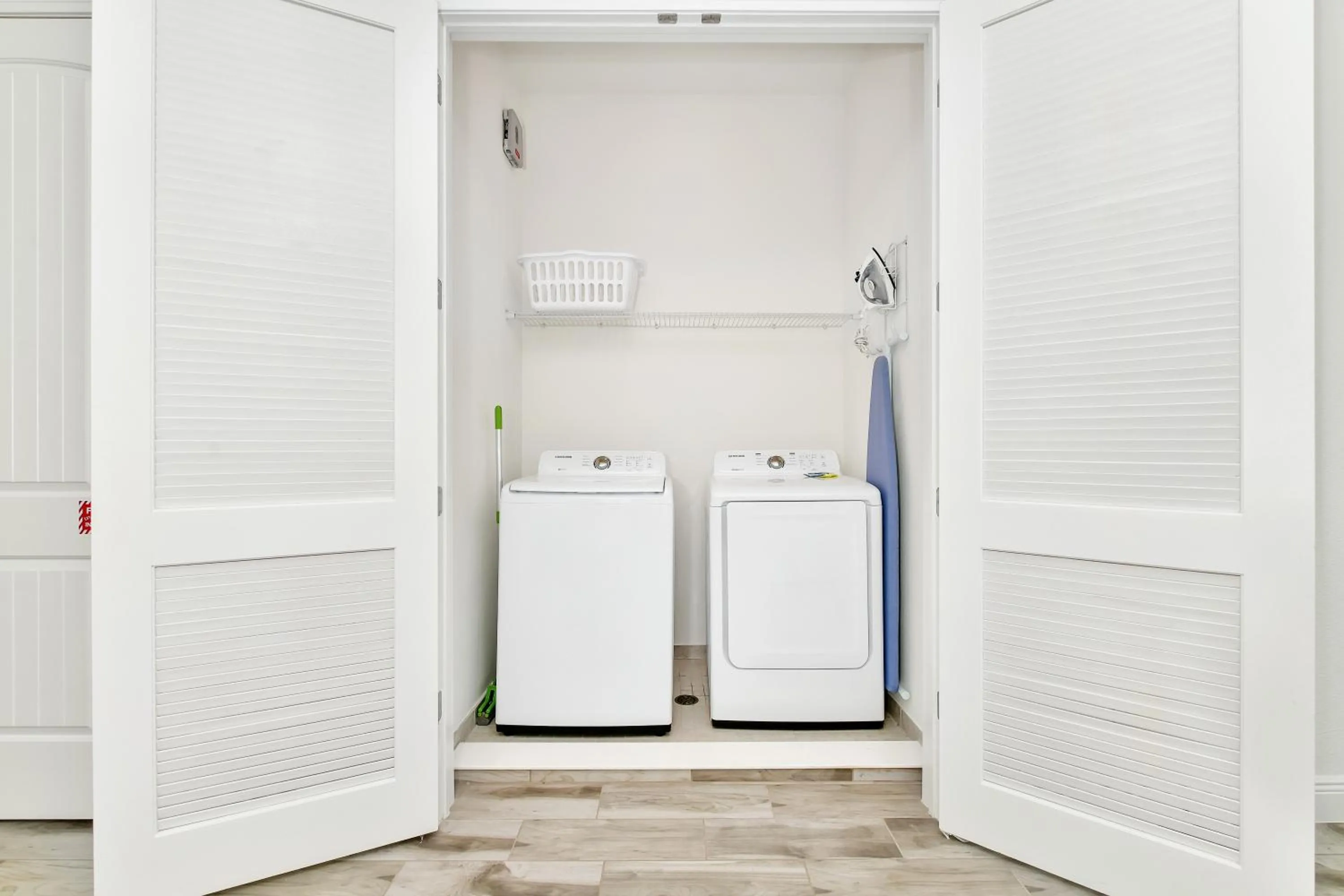 washing machine in Margaritaville Cottages Orlando by Rentyl with H2O Waterpark