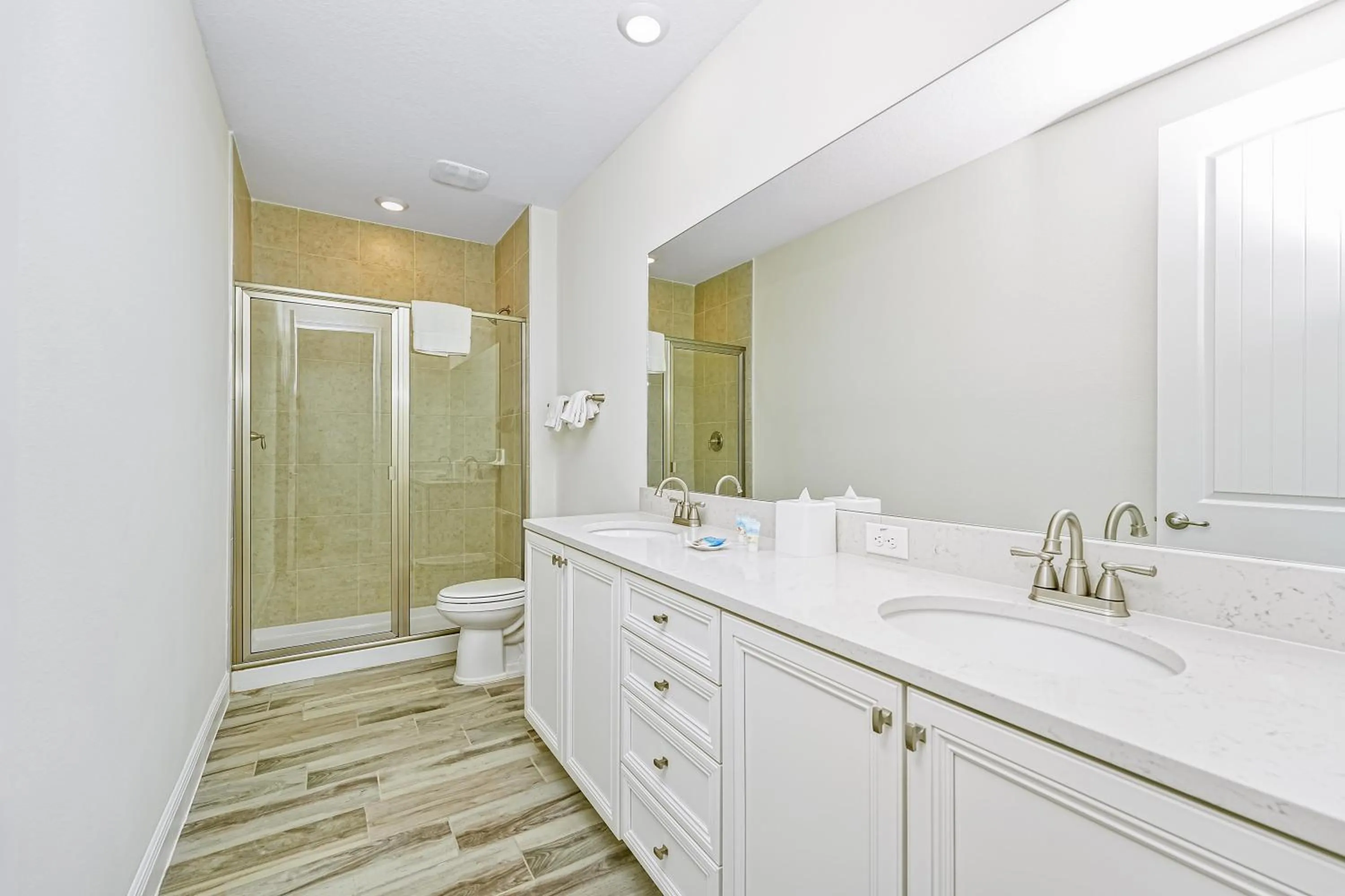 Bathroom in Margaritaville Cottages Orlando by Rentyl with H2O Waterpark