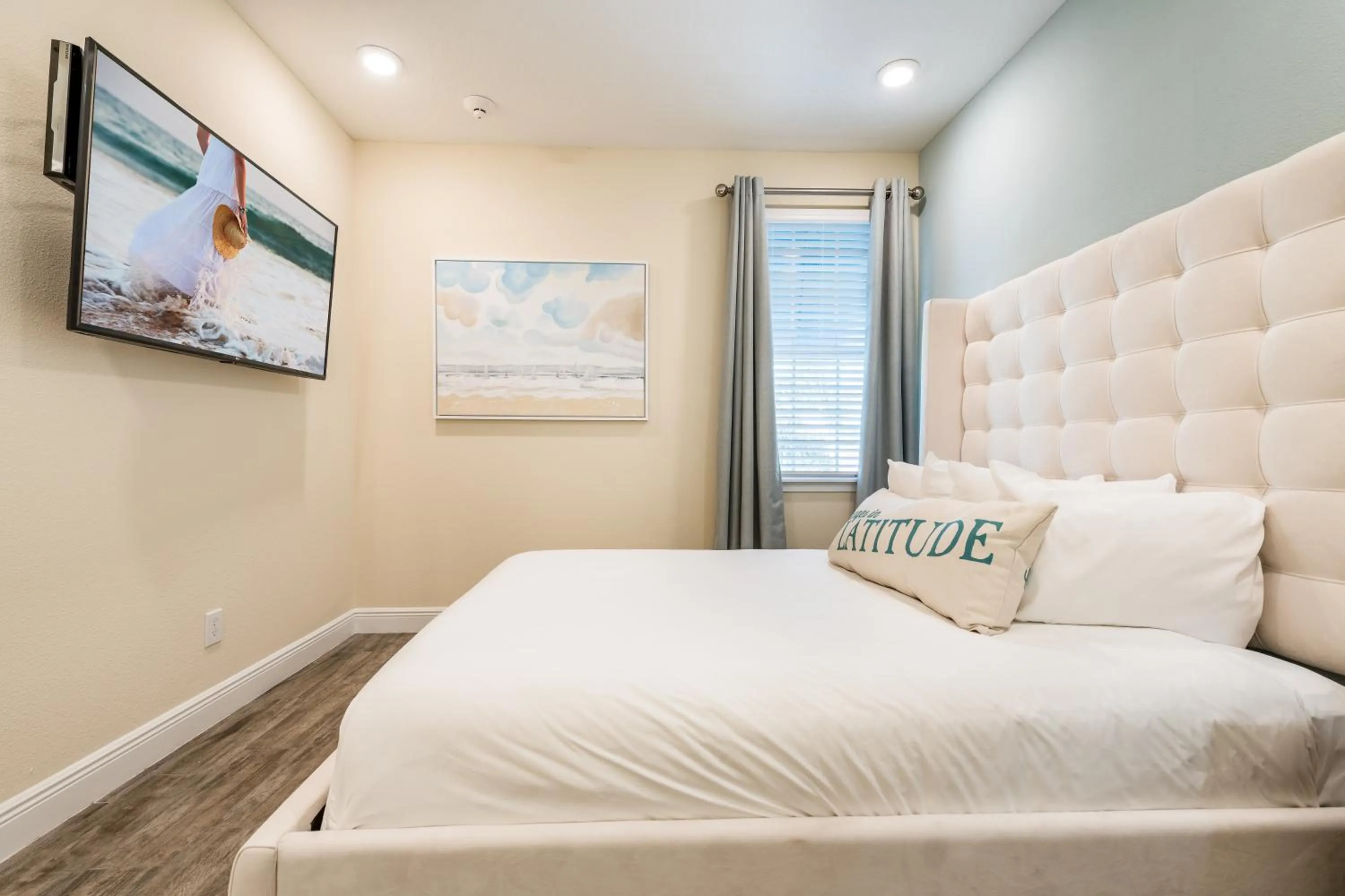 Photo of the whole room, Bed in Margaritaville Cottages Orlando by Rentyl with H2O Waterpark