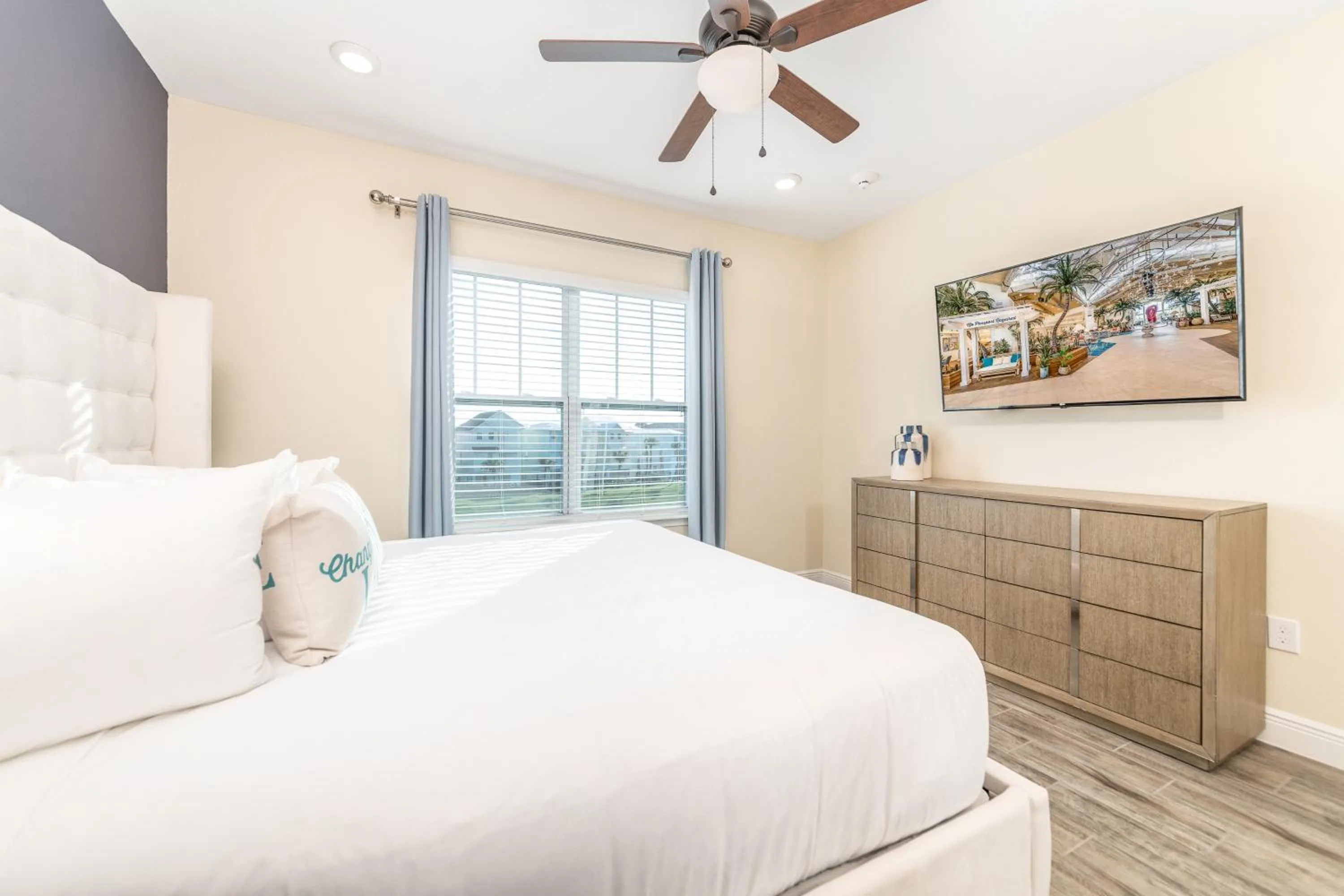 Photo of the whole room, Bed in Margaritaville Cottages Orlando by Rentyl with H2O Waterpark