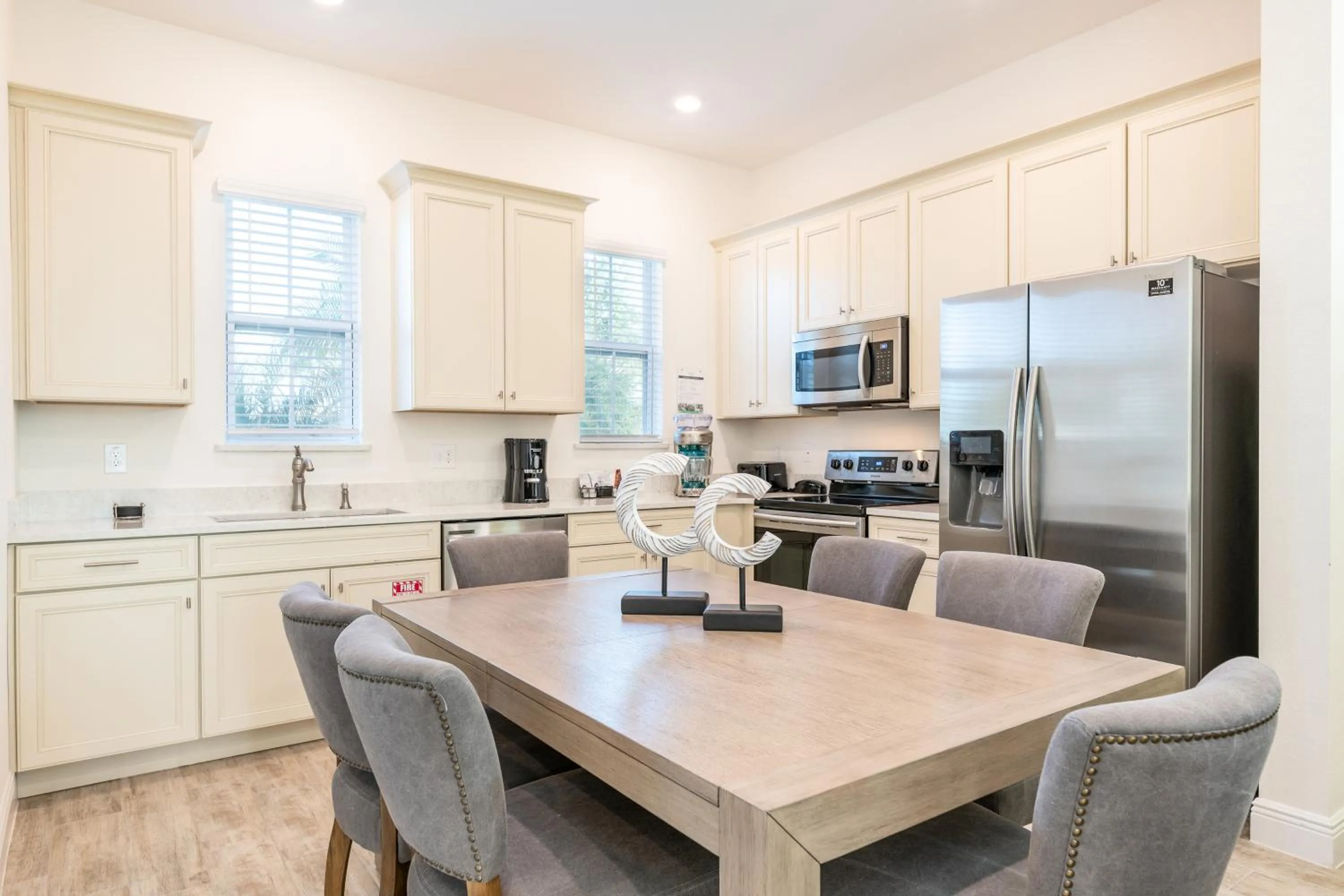 Kitchen or kitchenette in Margaritaville Cottages Orlando by Rentyl with H2O Waterpark