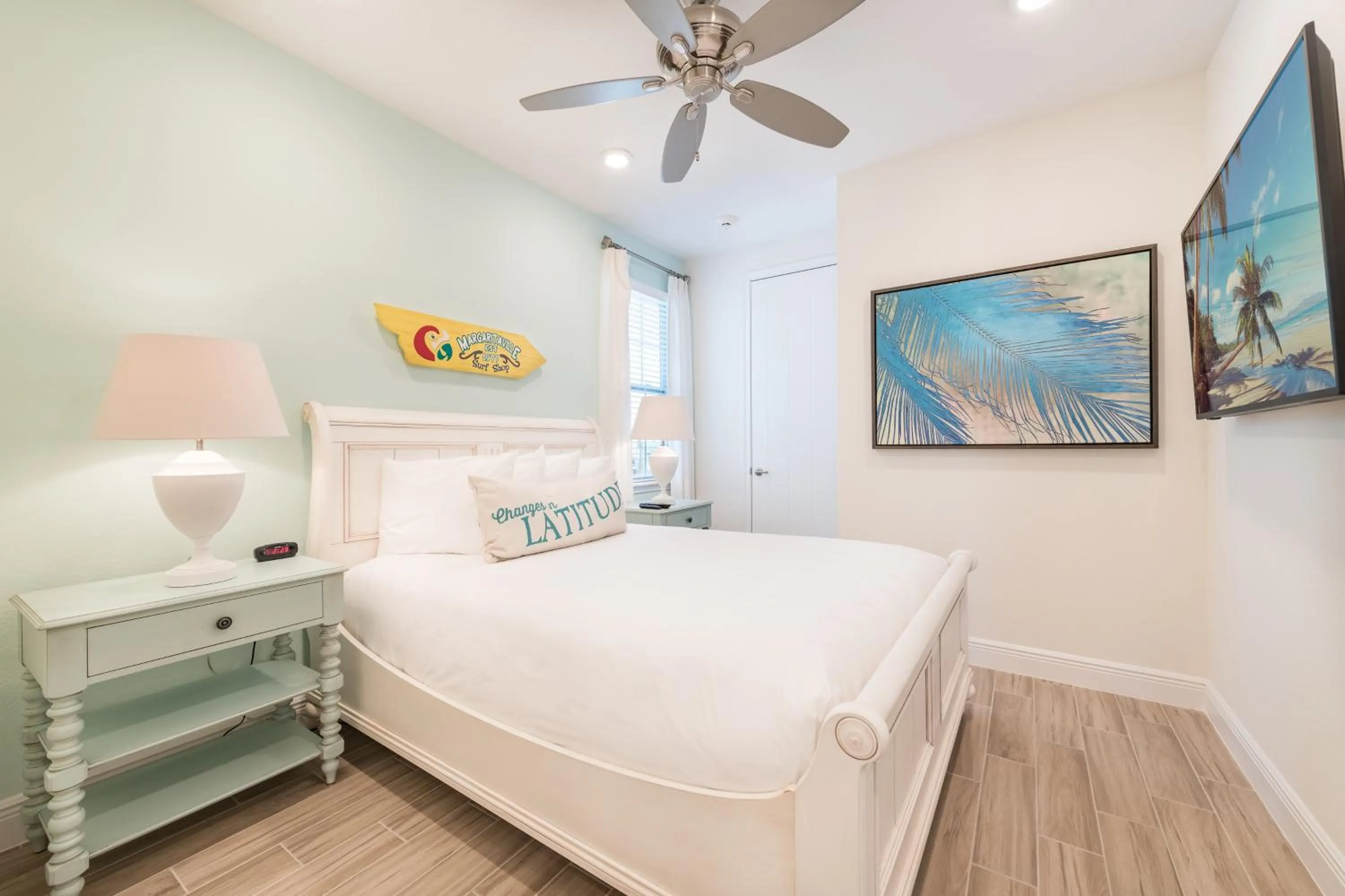 Bed in Margaritaville Cottages Orlando by Rentyl with H2O Waterpark