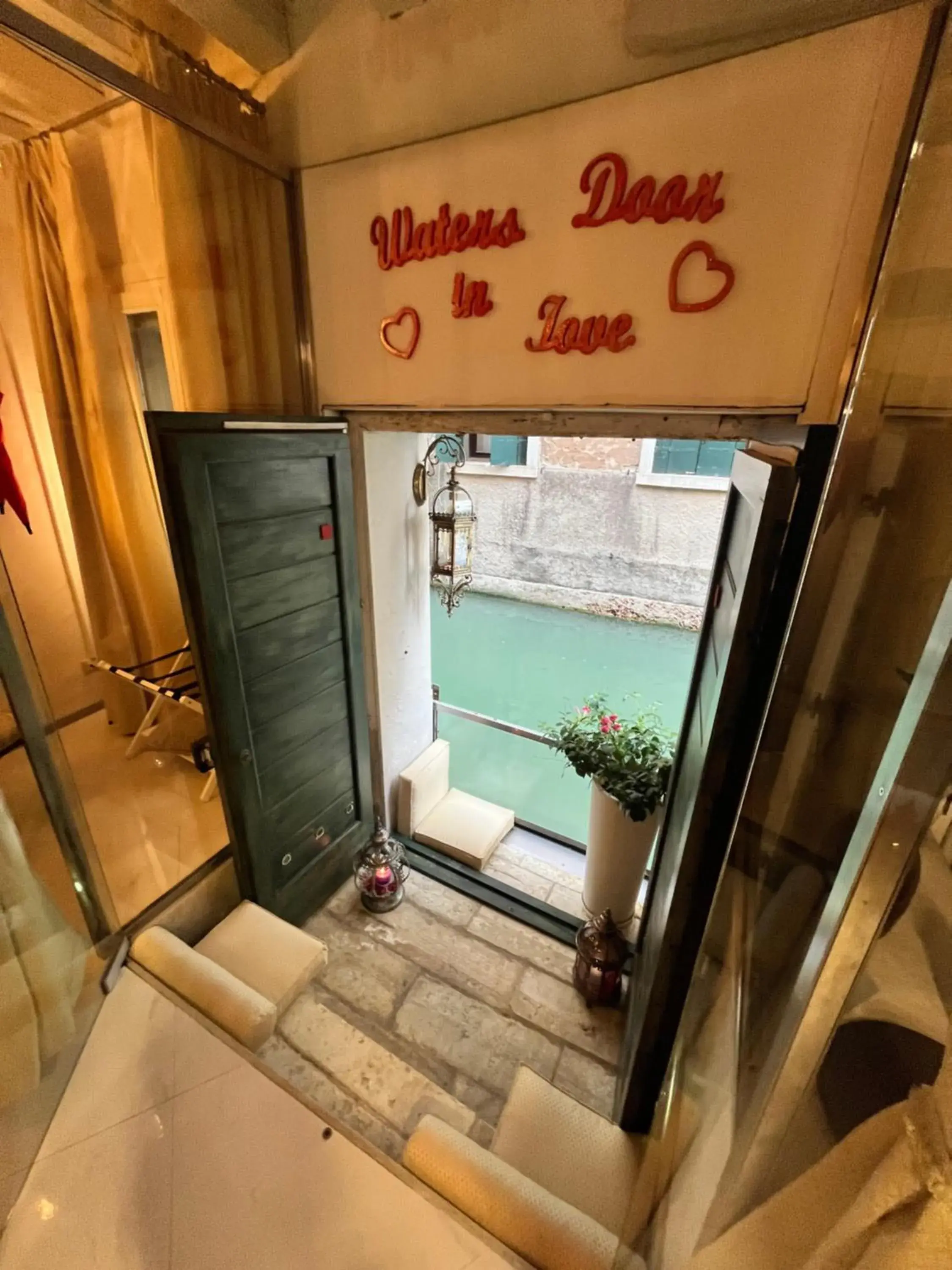 Venice Luxury Watersdoor Venice Luxury Watersdoor