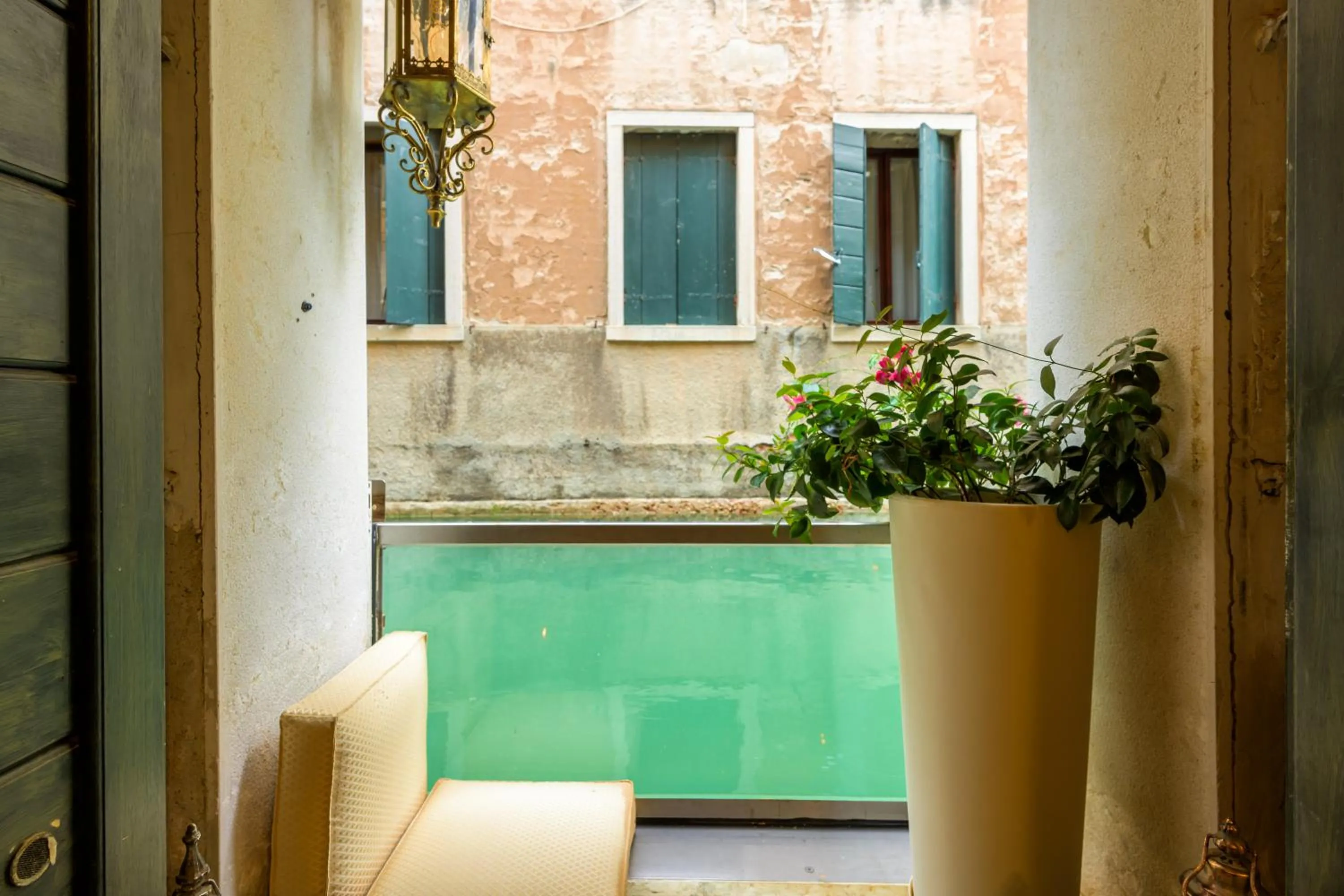 Venice Luxury Watersdoor