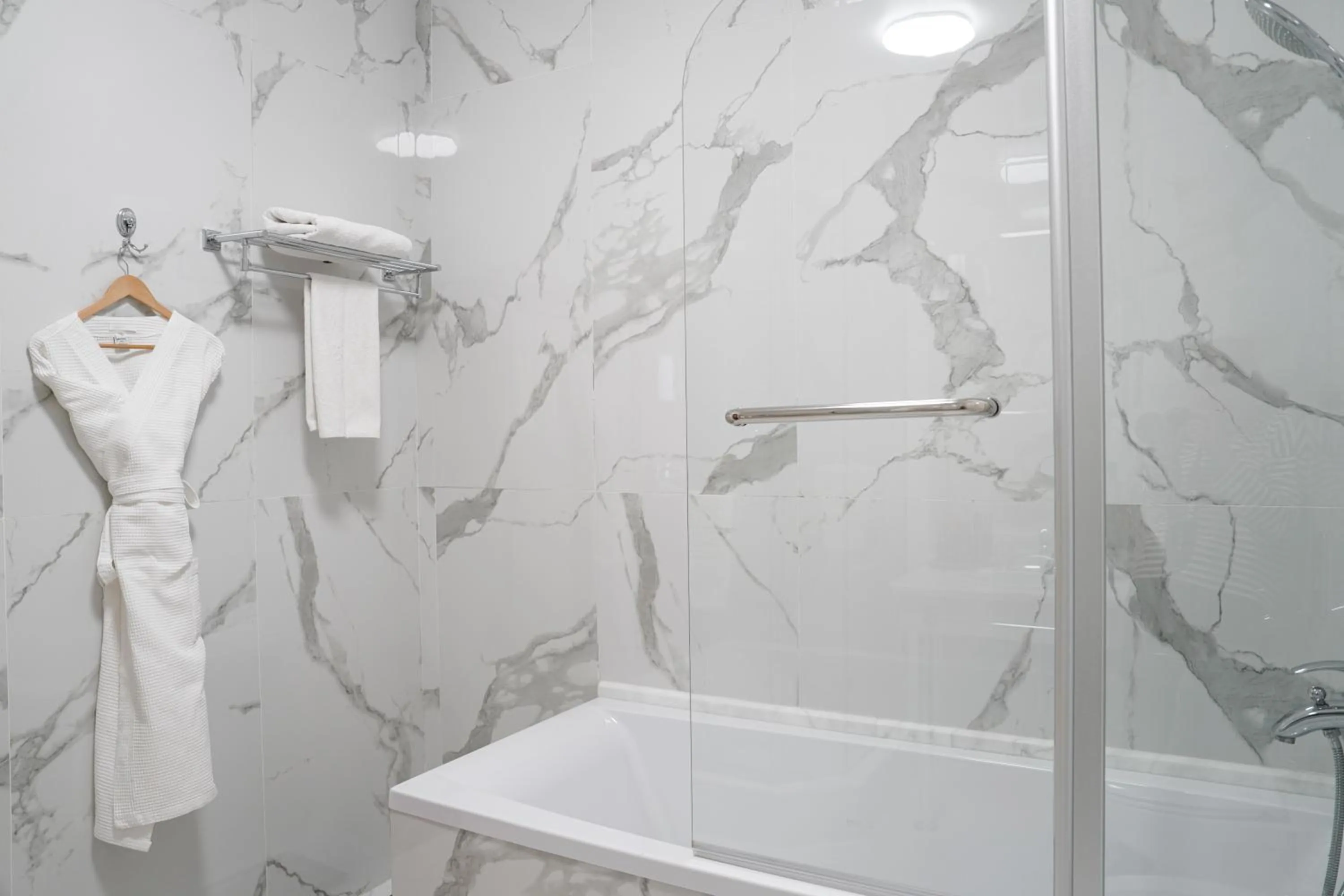 Bath in Jumbaktas Astana Hotel