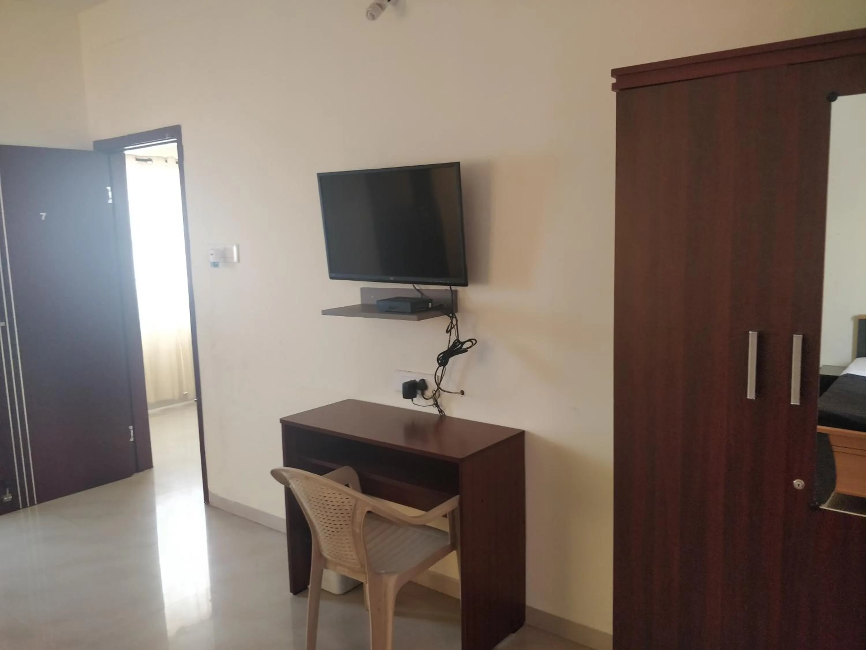 Communal lounge/ TV room in Tulip Suites