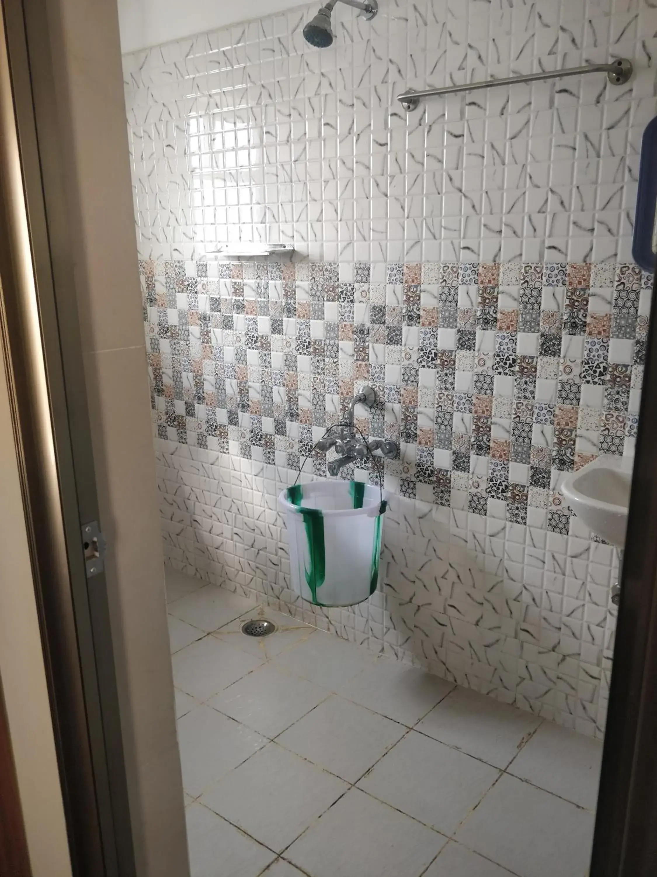 Double Room with Private Bathroom in Tulip Suites Double Room with Private Bathroom in Tulip Suites
