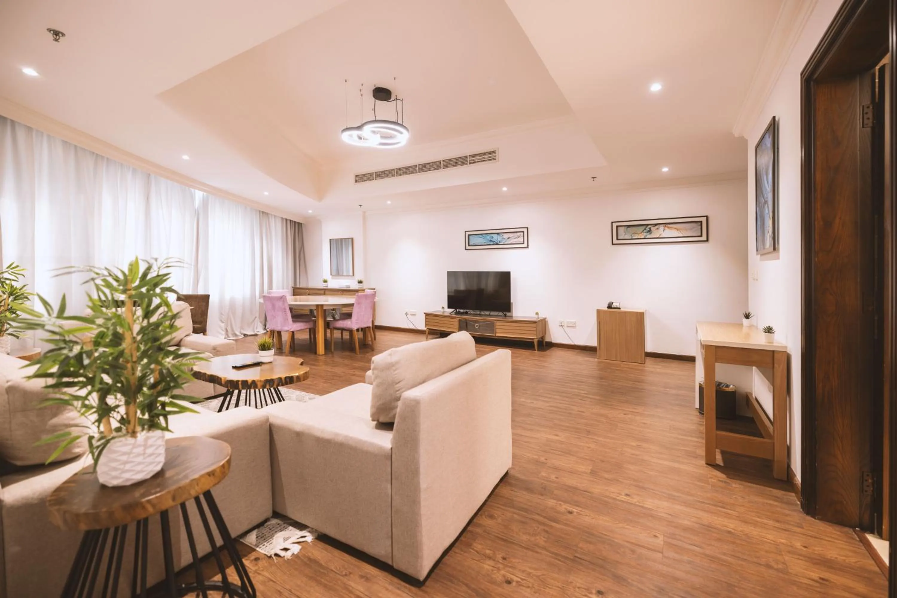 Living room in Magnum Hotel & Suites West Bay