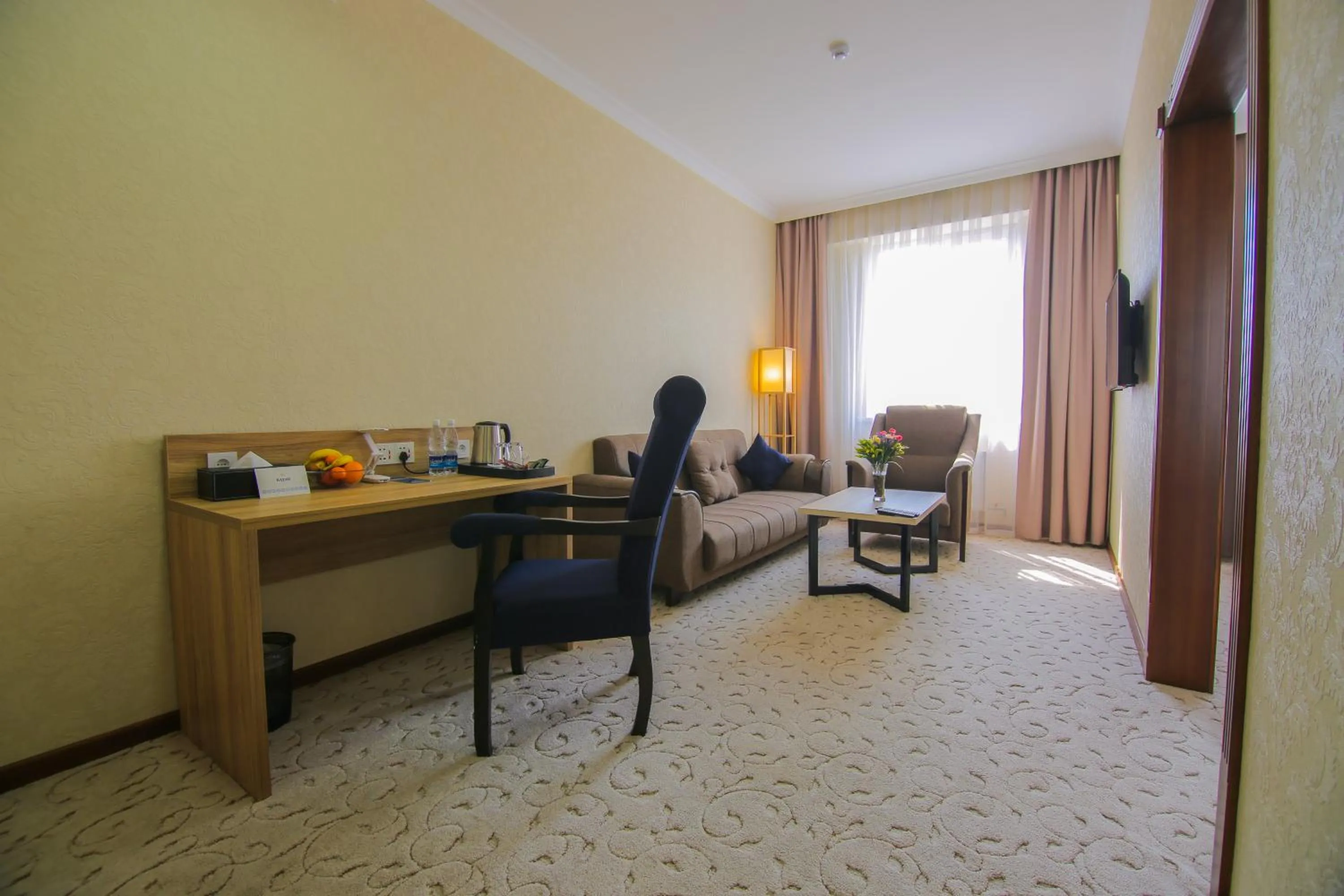Living room, Bed in Rayan Hotel