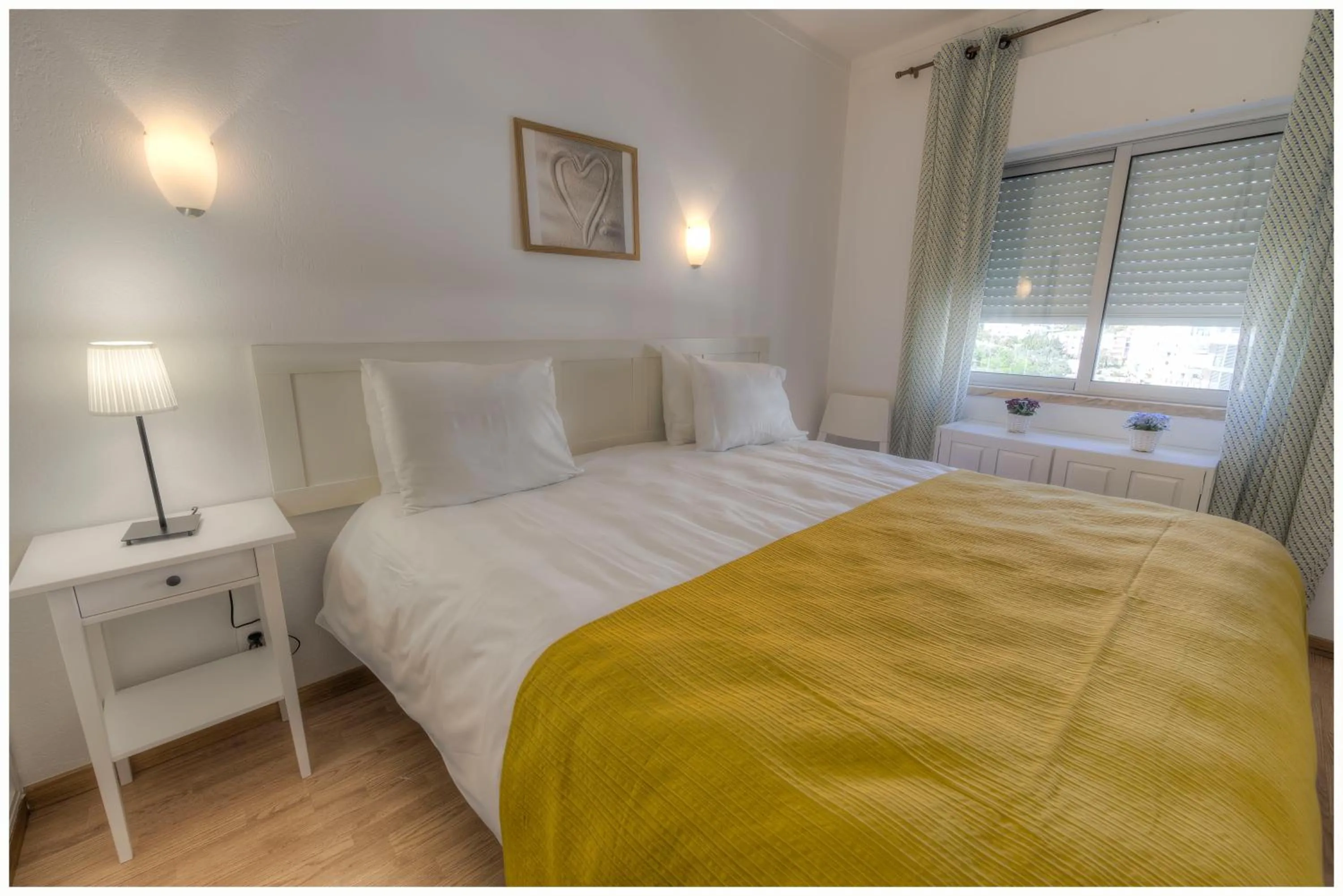 Bedroom, Bed in Apartamentos Belo Horizonte