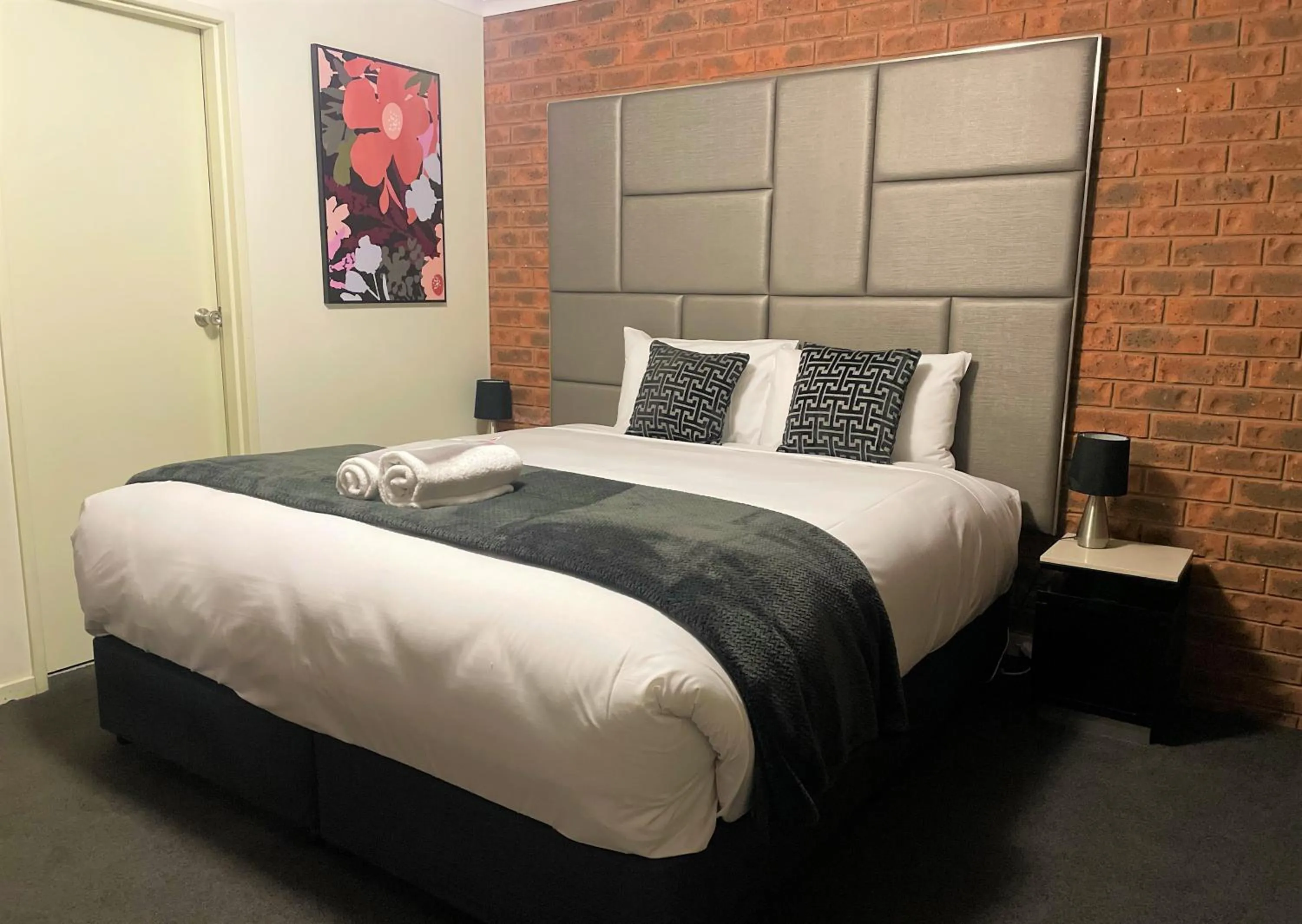 Bed in Advance Motel