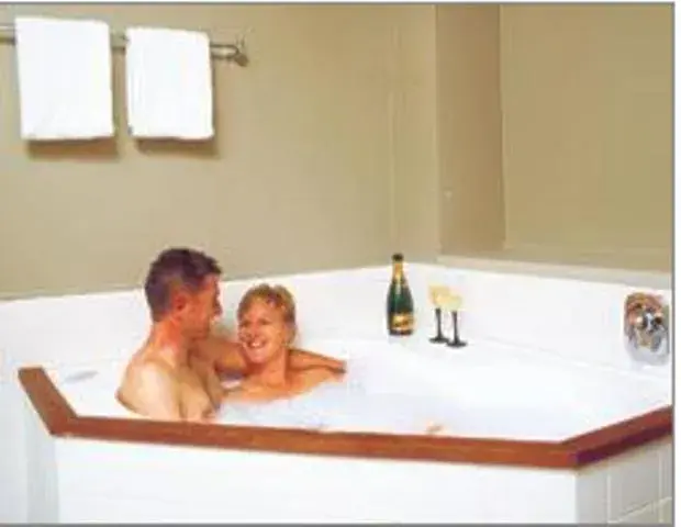 Guests in Off Broadway Motel Guests in Off Broadway Motel