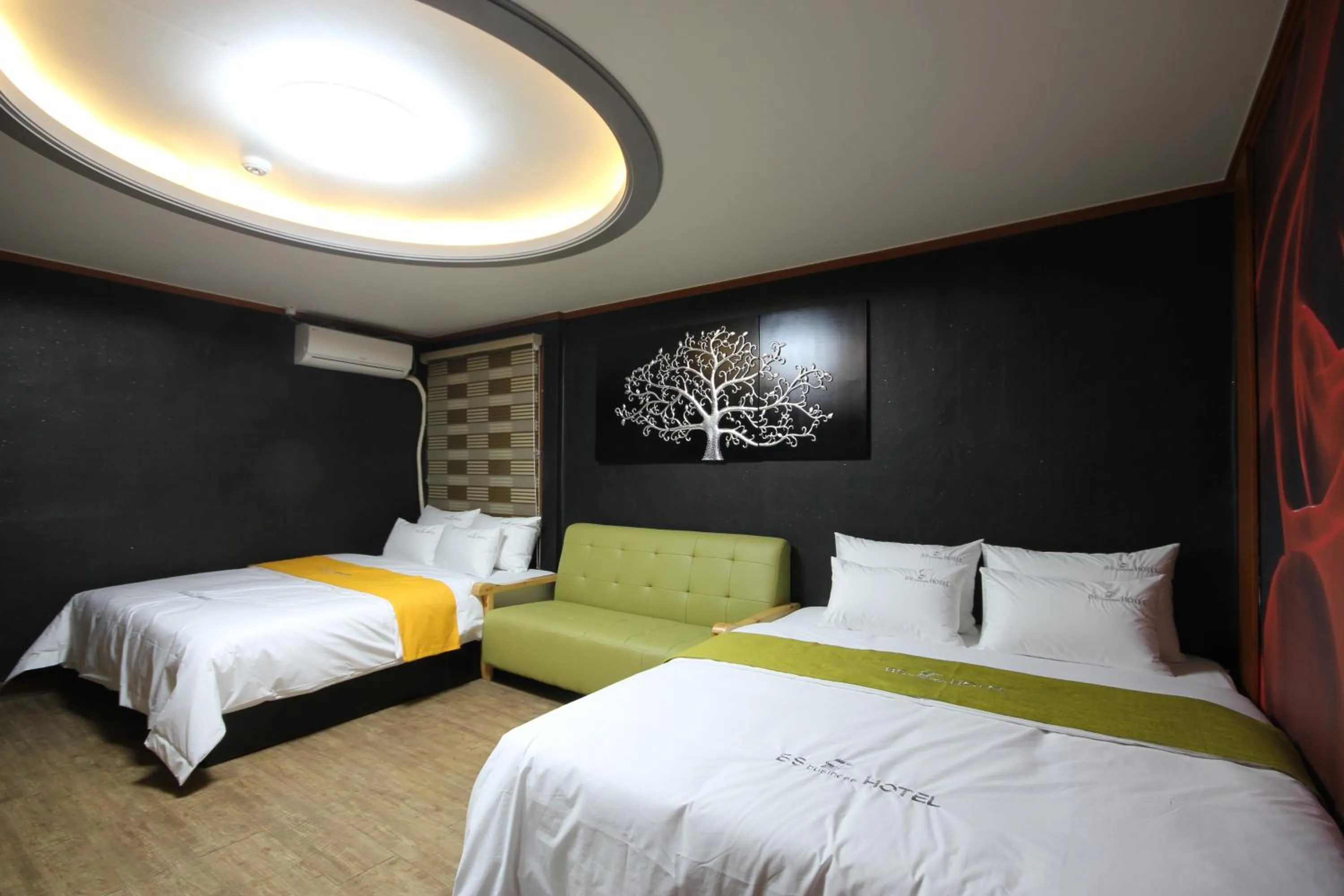 Photo of the whole room, Bed in Business Hotel Busan Station