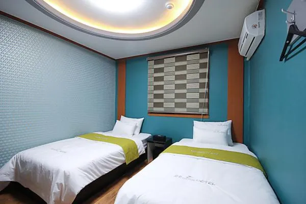 Bedroom, Bed in Business Hotel Busan Station