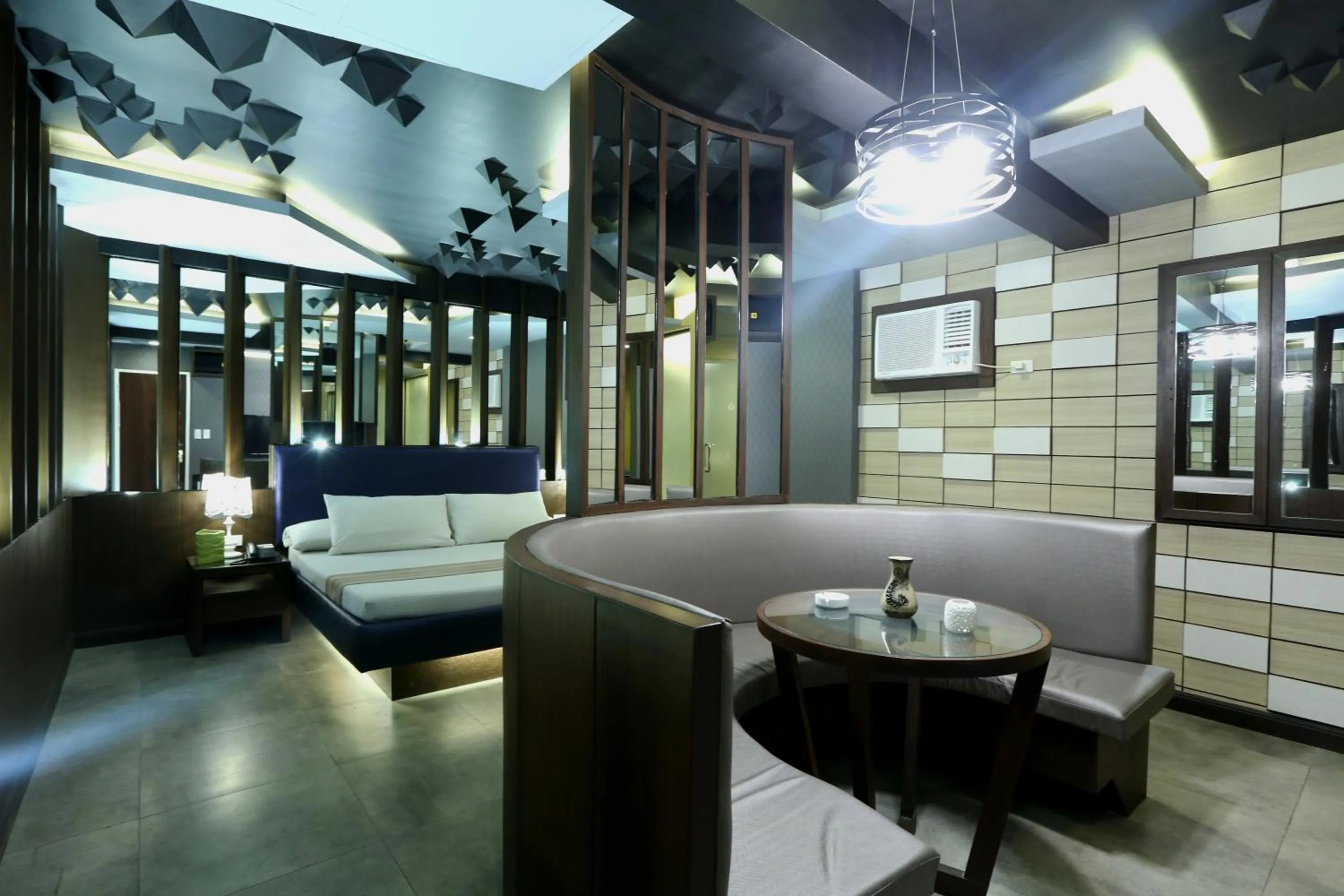 Bedroom, Lobby/Reception in Victoria Court Gil Puyat Motorist Lodge