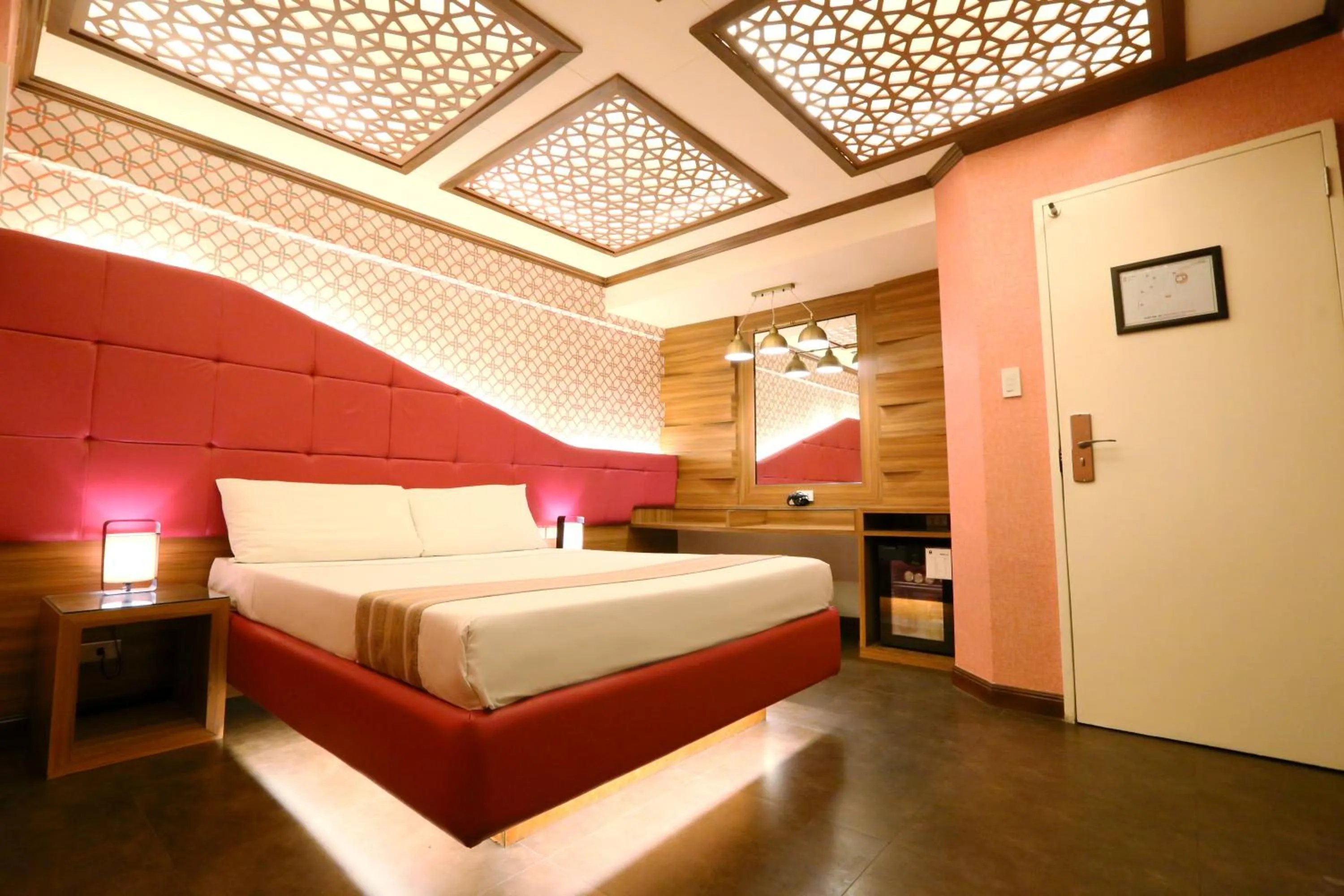 Bedroom, Bed in Victoria Court Gil Puyat Motorist Lodge