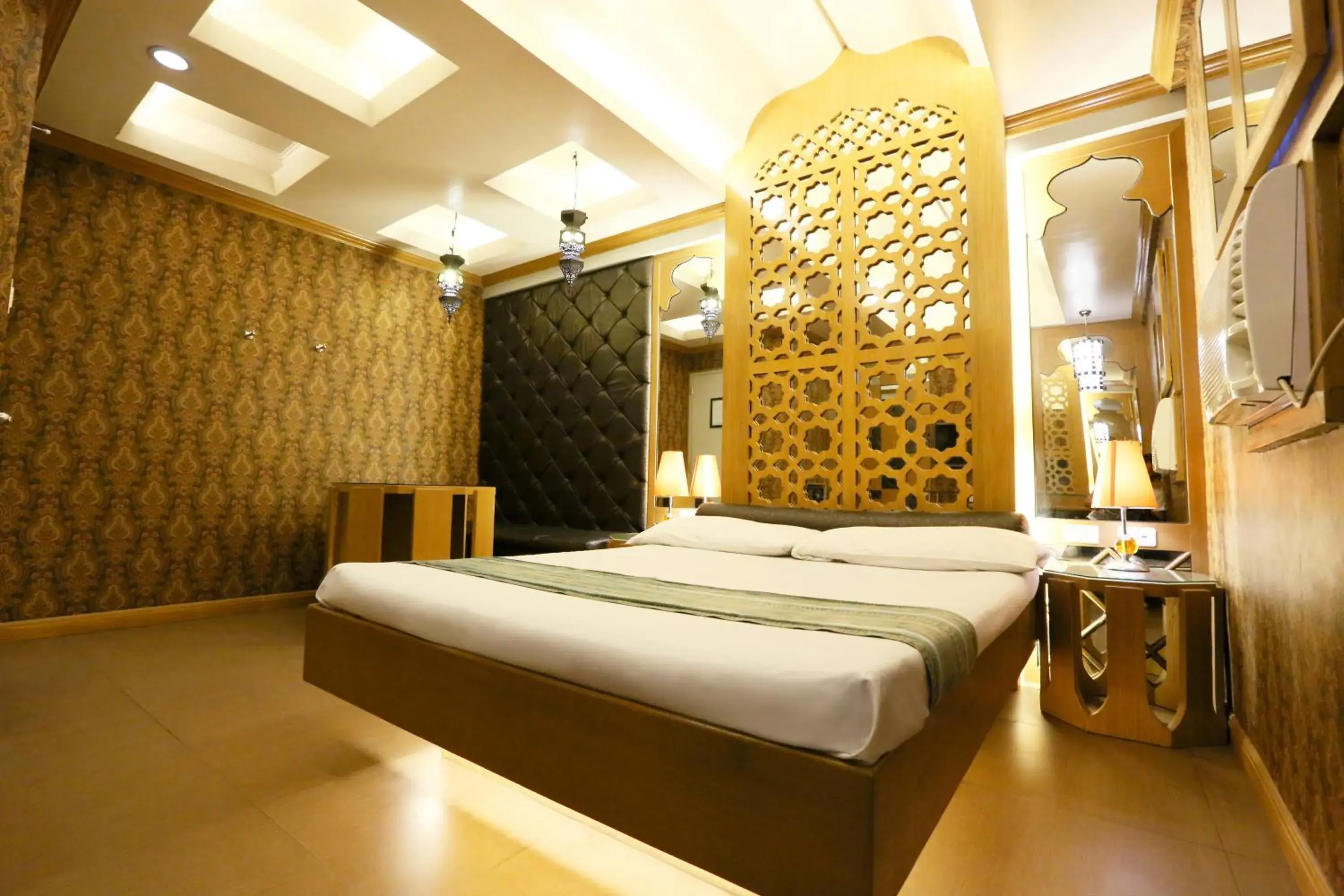 Bedroom, Bed in Victoria Court Gil Puyat Motorist Lodge Bedroom, Bed in Victoria Court Gil Puyat Motorist Lodge