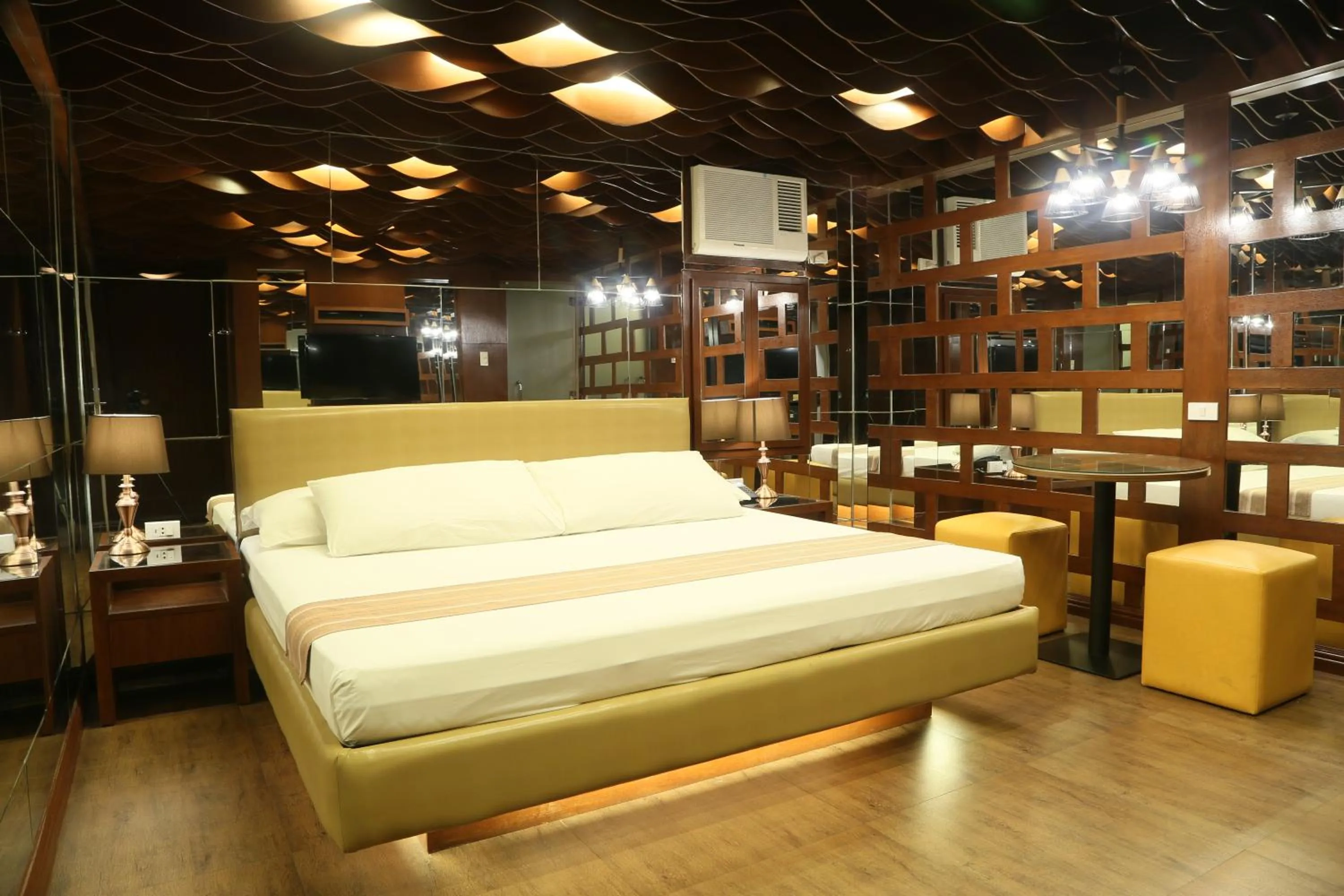 Bedroom in Victoria Court Gil Puyat Motorist Lodge