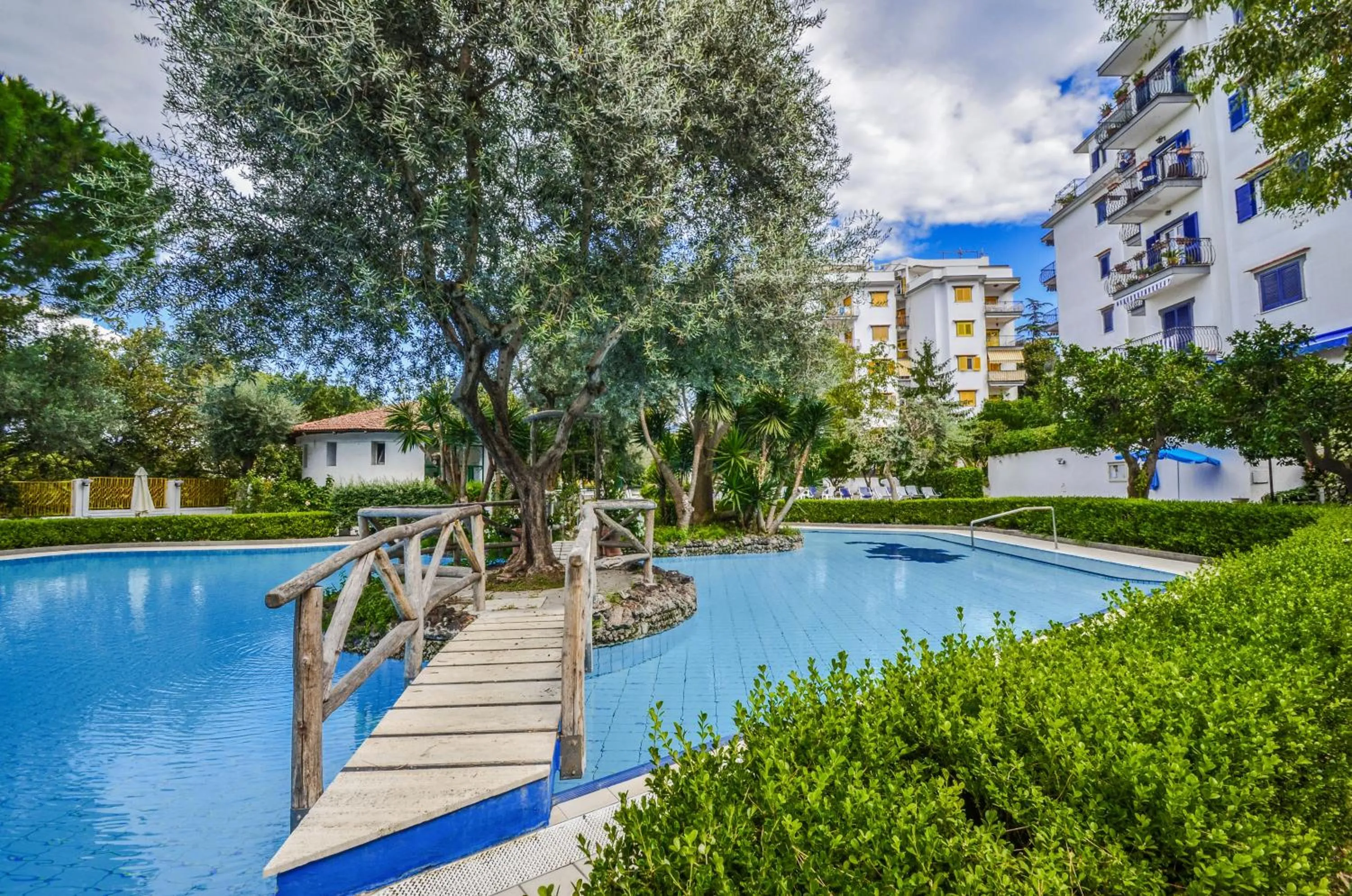 Swimming pool in Sorrento Pool&Suites