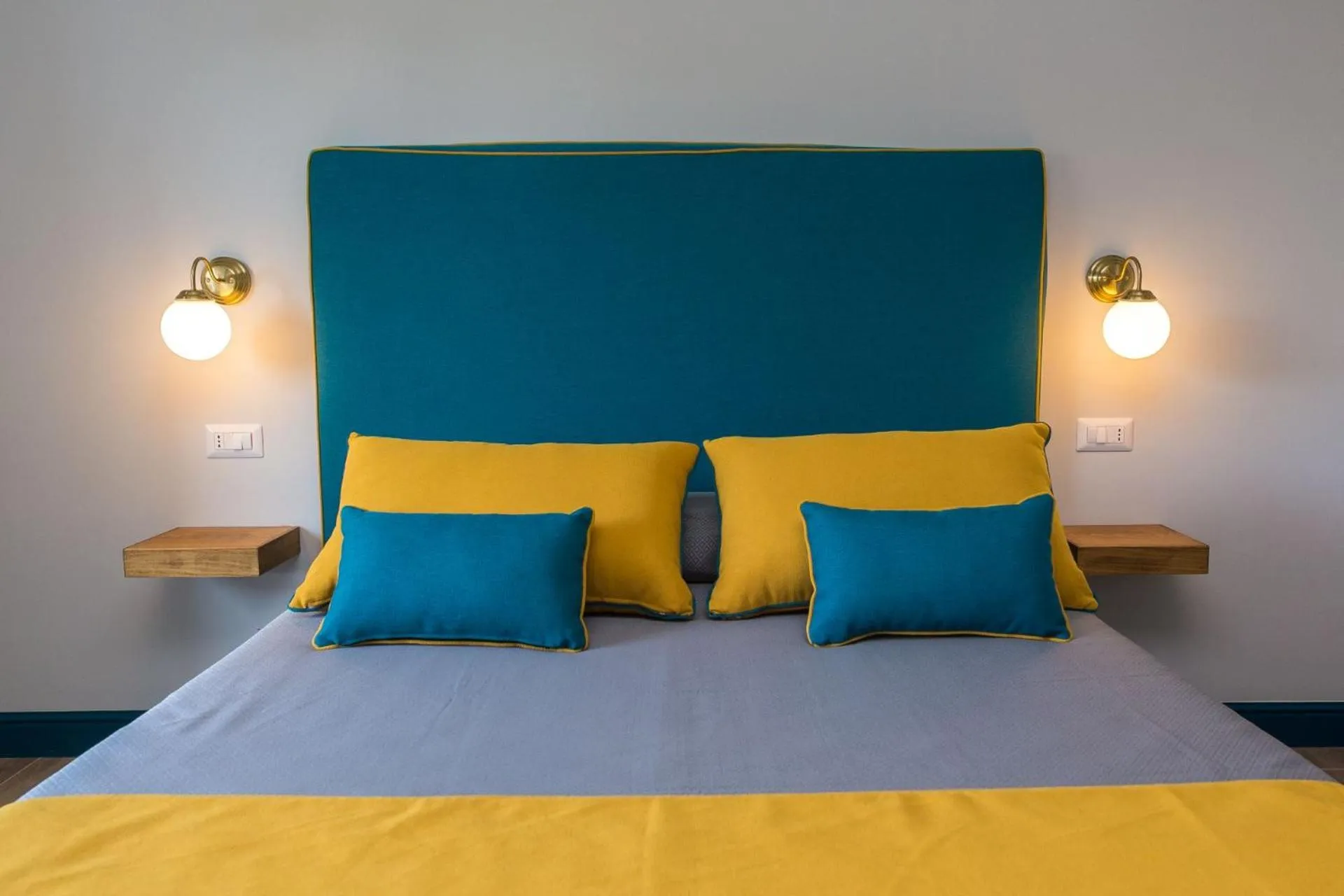 Bed in Sorrento Pool&Suites