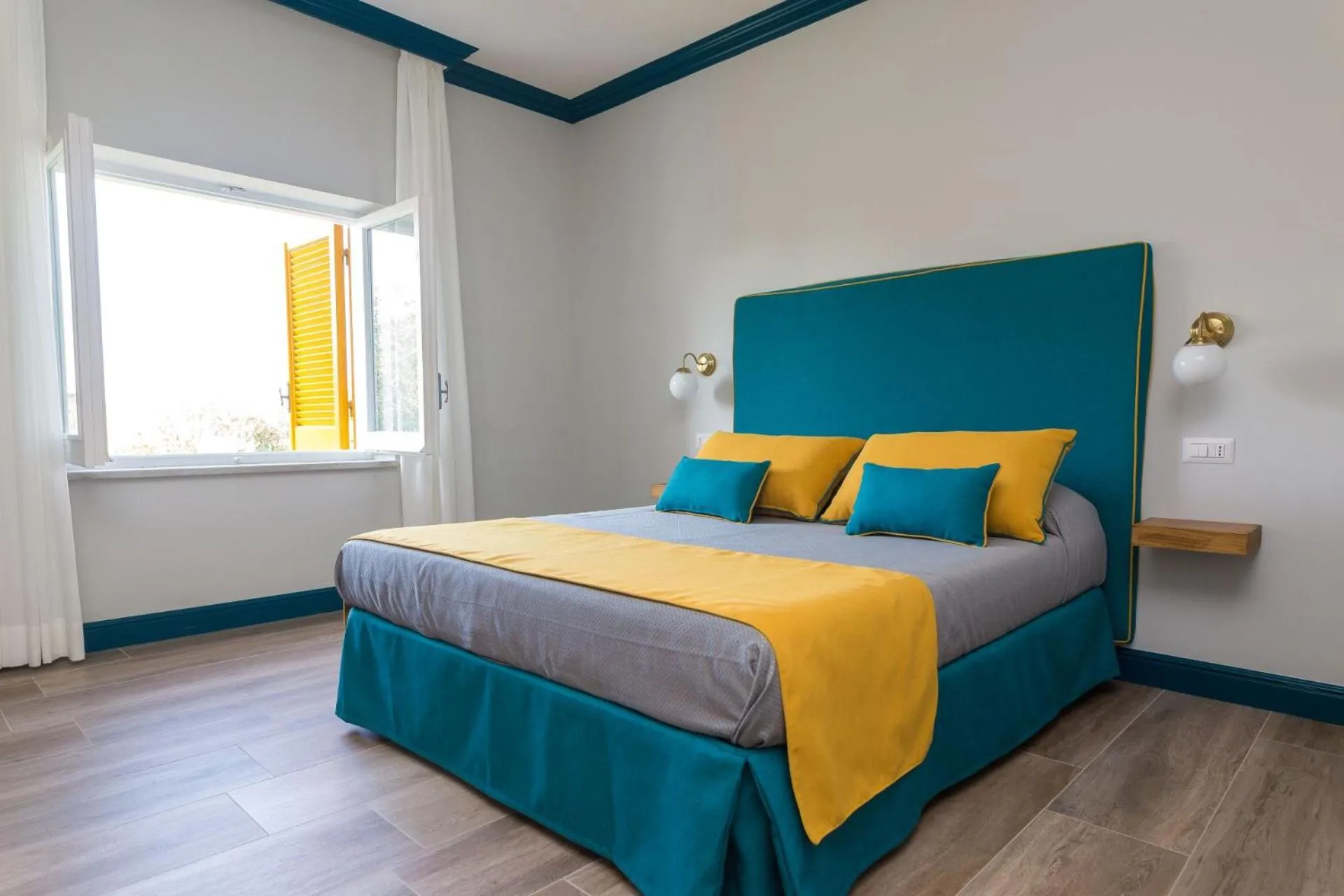 Bed in Sorrento Pool&Suites