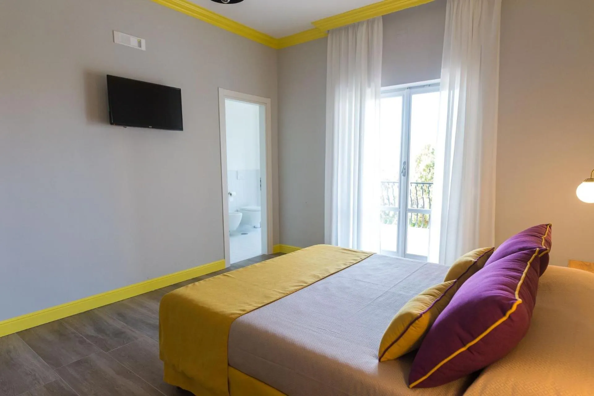 Bed in Sorrento Pool&Suites