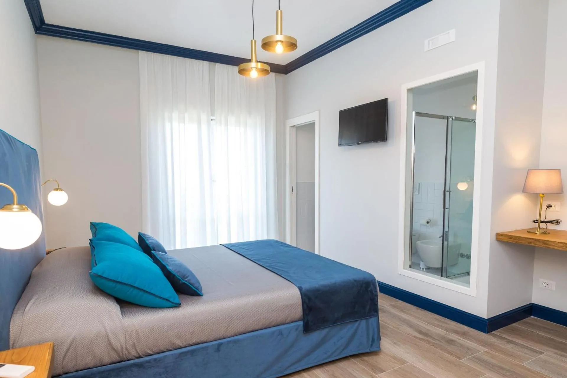 Bed in Sorrento Pool&Suites