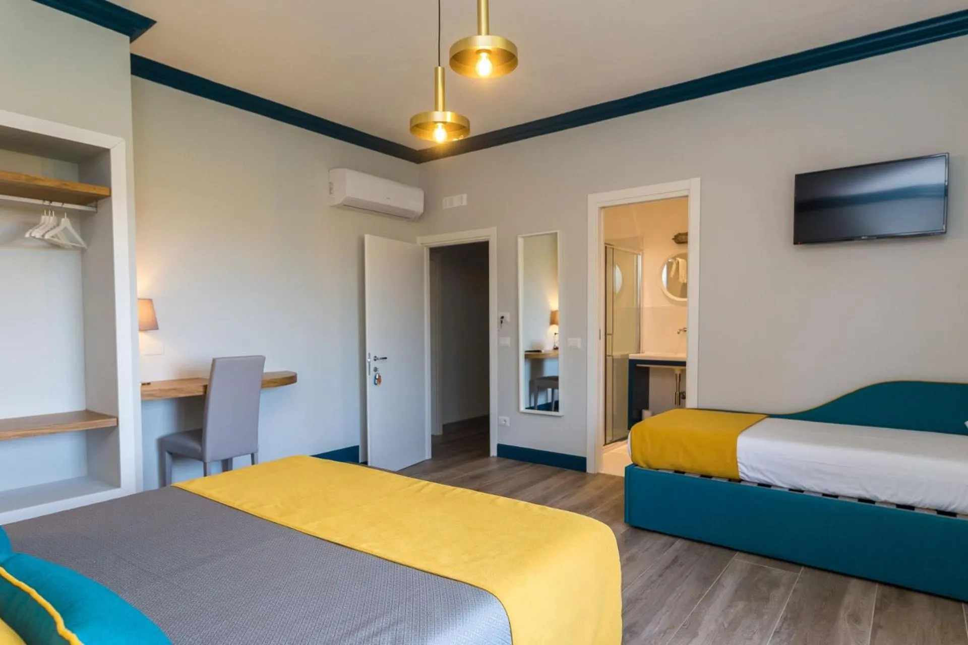 Bed in Sorrento Pool&Suites