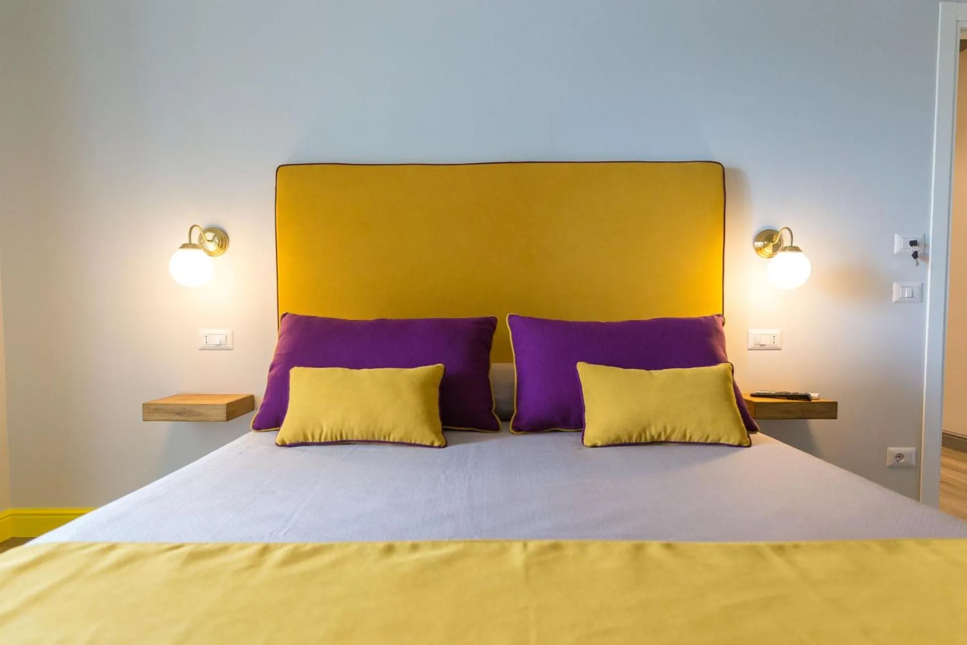 Bed in Sorrento Pool&Suites