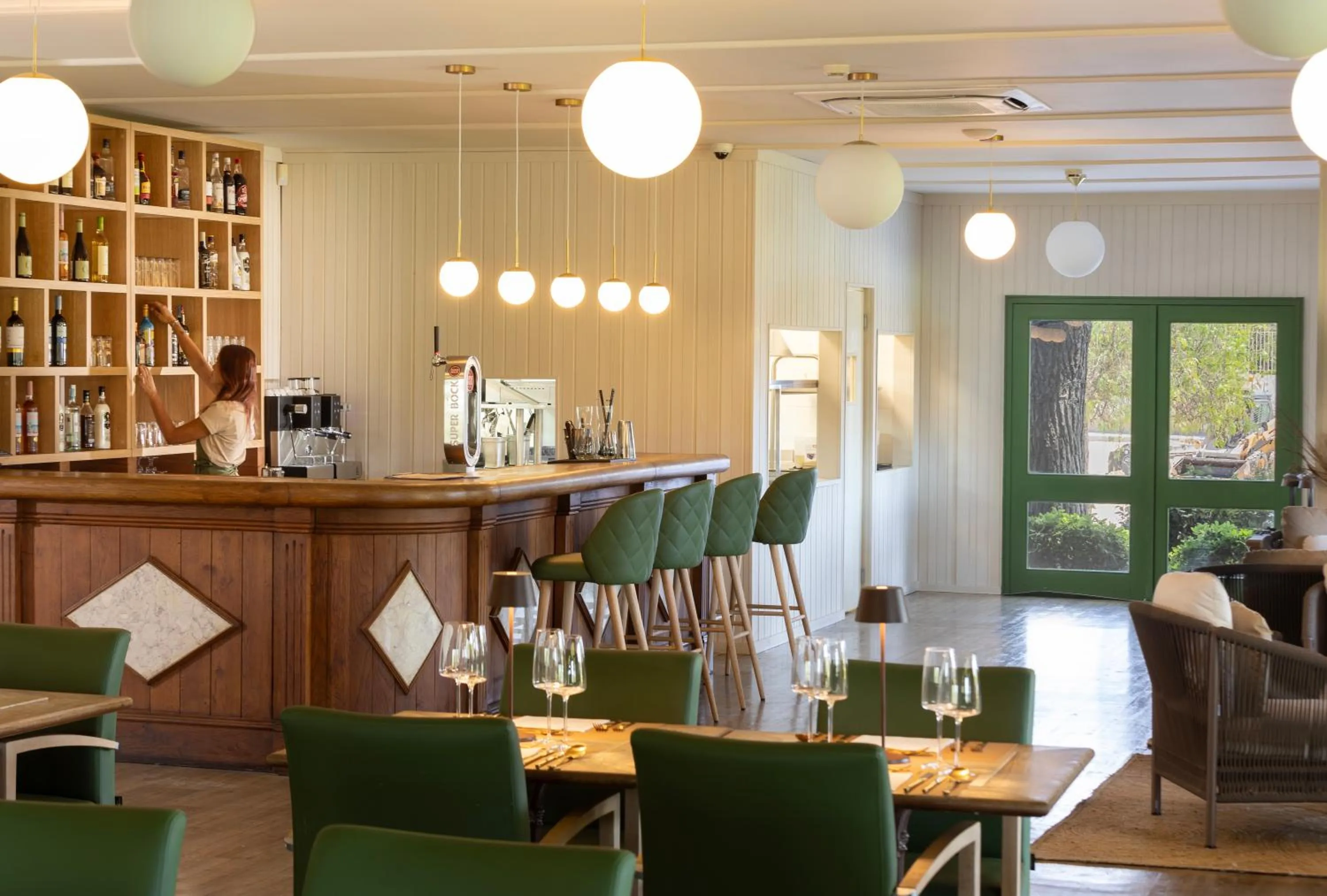 Restaurant/places to eat in Balaia Golf Village