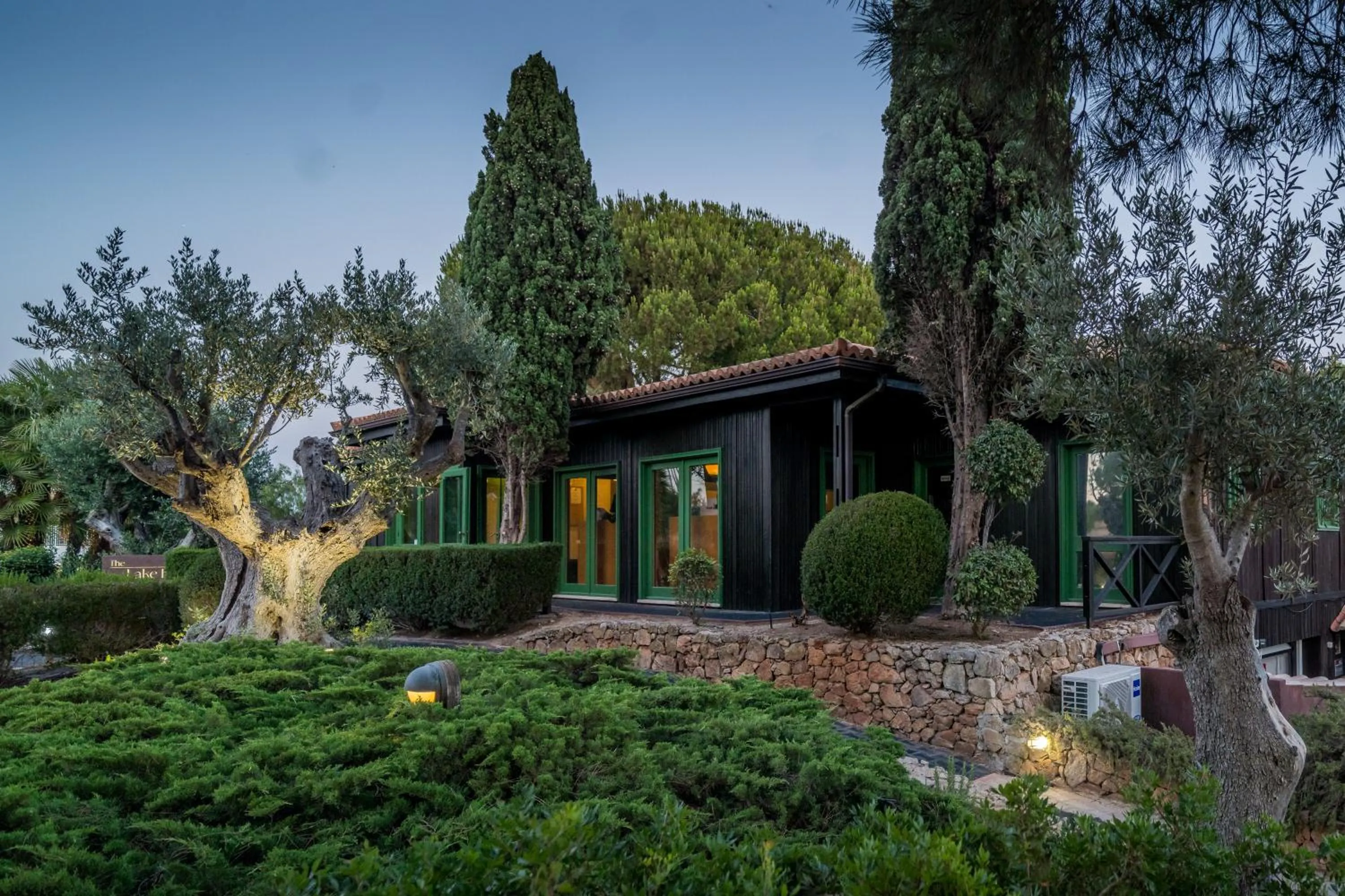 Restaurant/places to eat in Balaia Golf Village