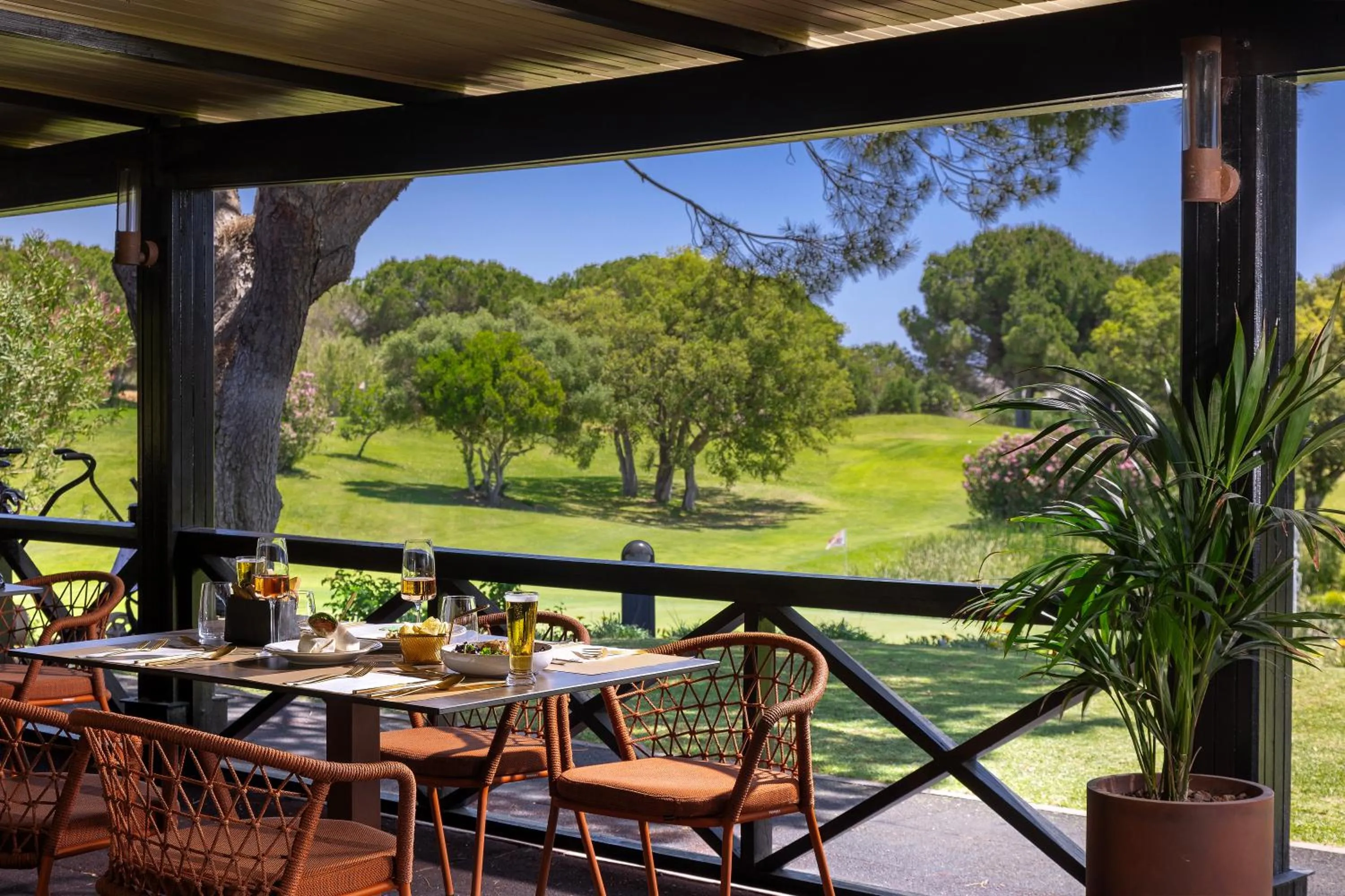 Restaurant/places to eat in Balaia Golf Village