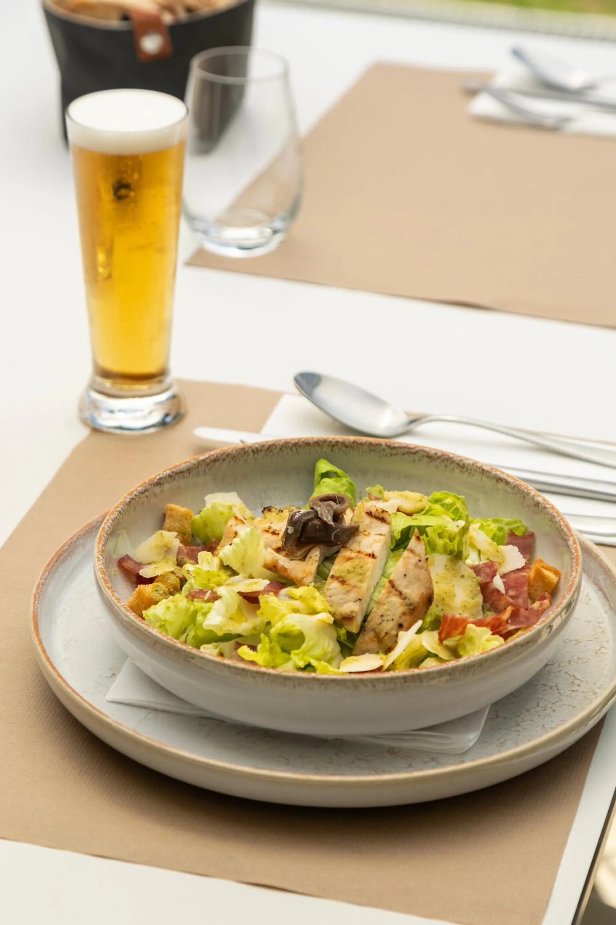 Restaurant/places to eat in Balaia Golf Village