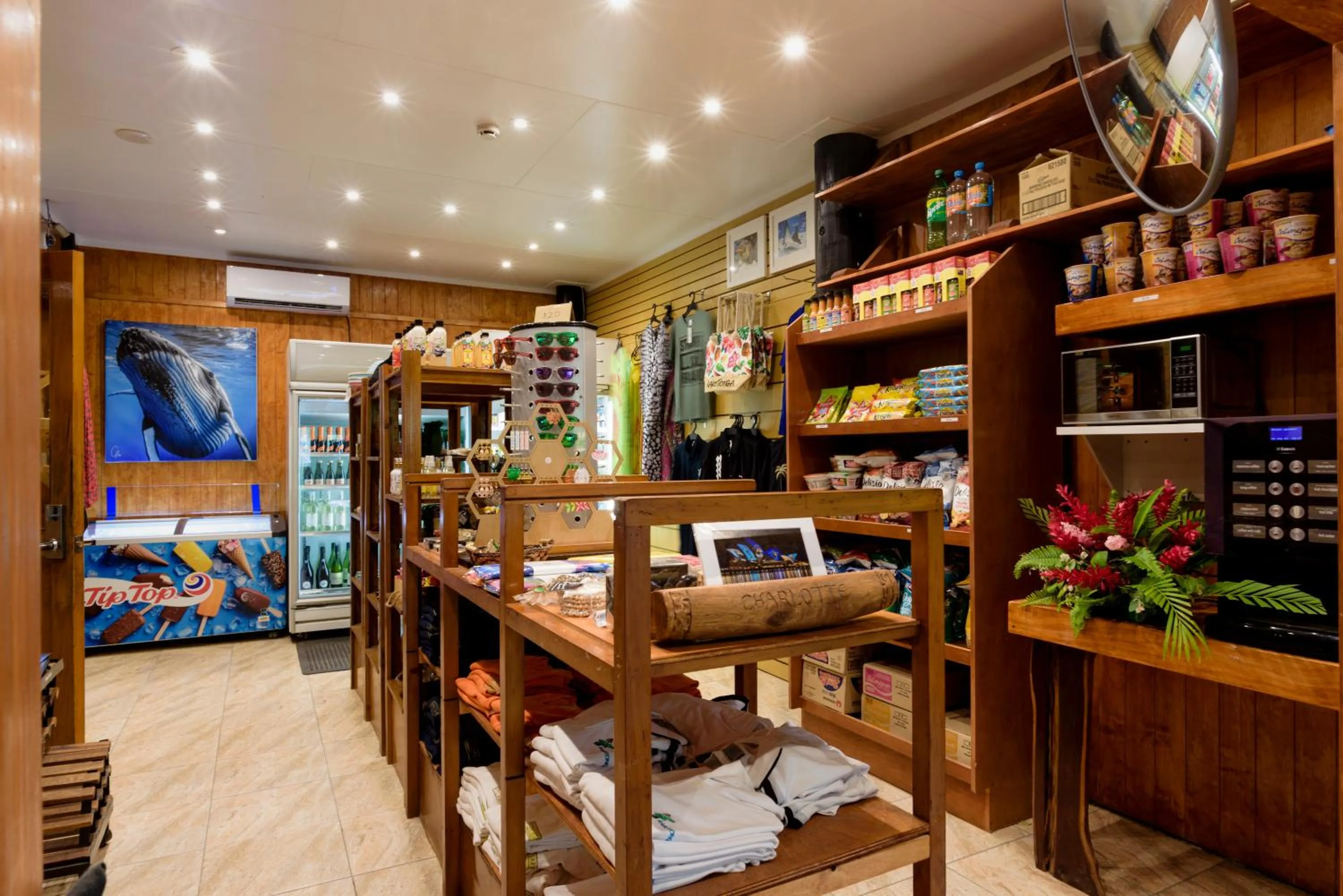 Shopping Area in The Rarotongan Beach Resort & Lagoonarium